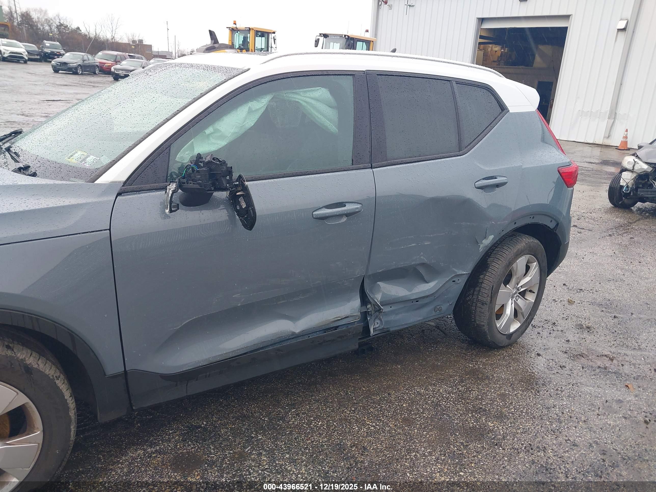 VOLVO XC40 image 6