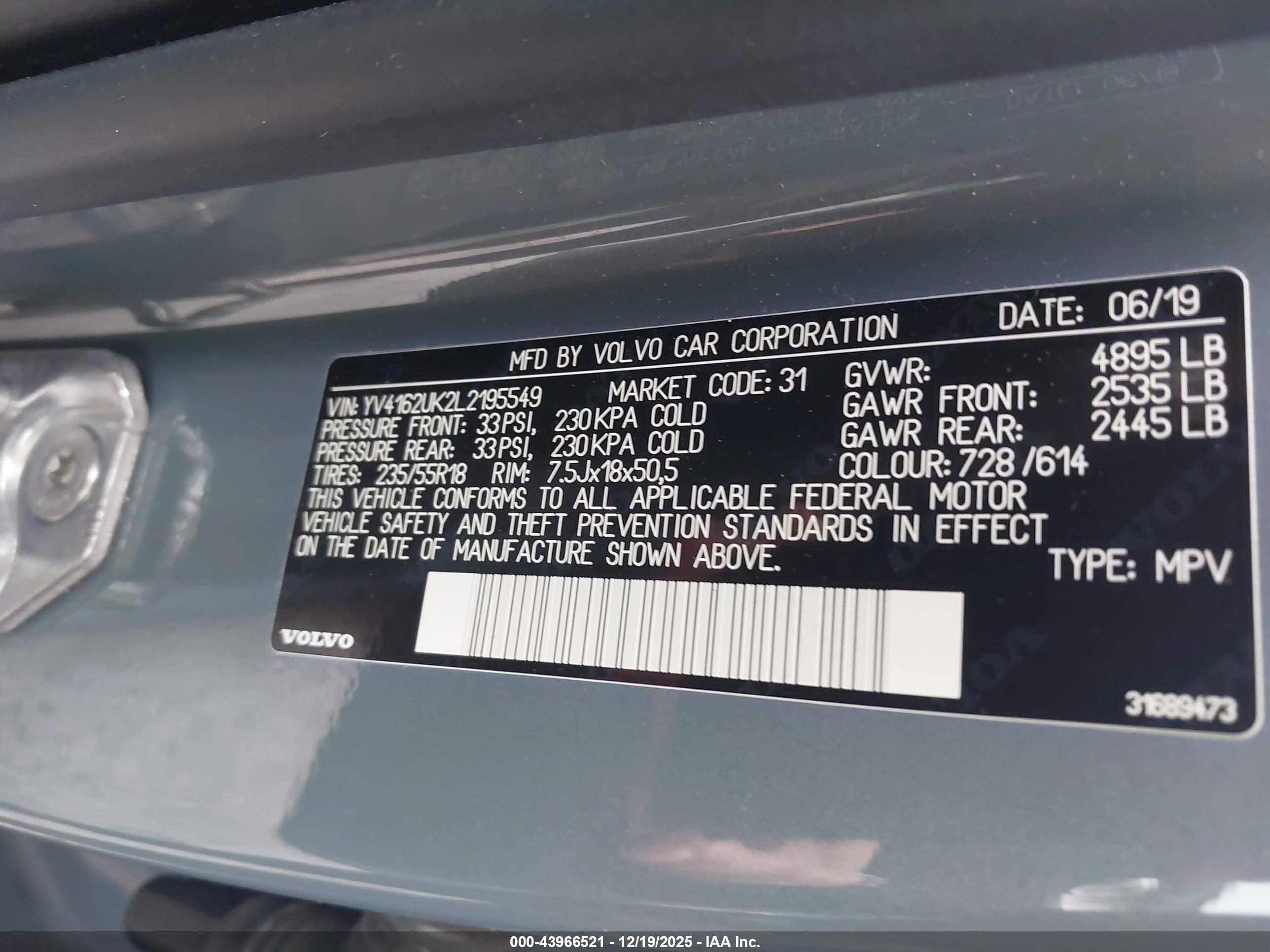 VOLVO XC40 image 9