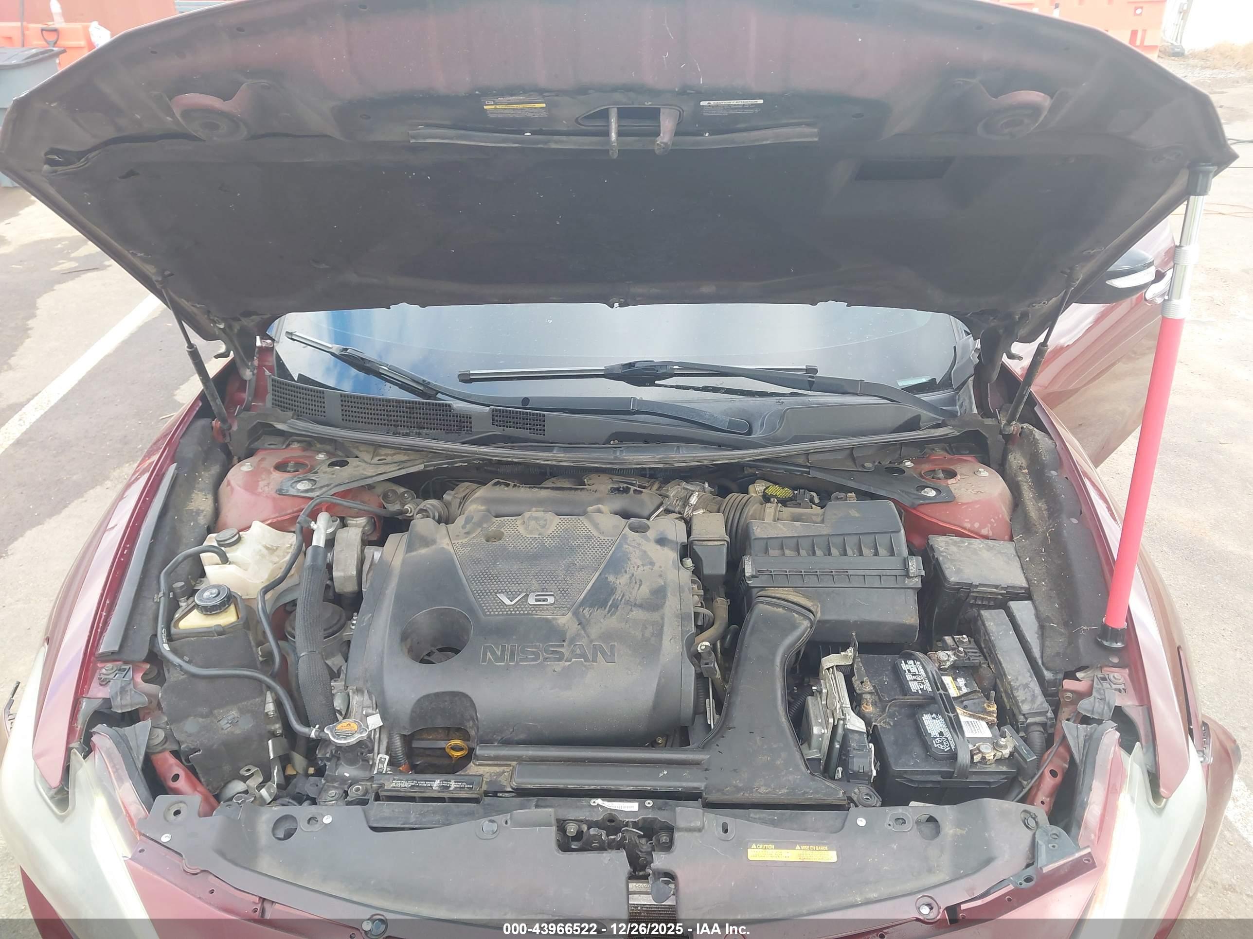 NISSAN MAXIMA image 10