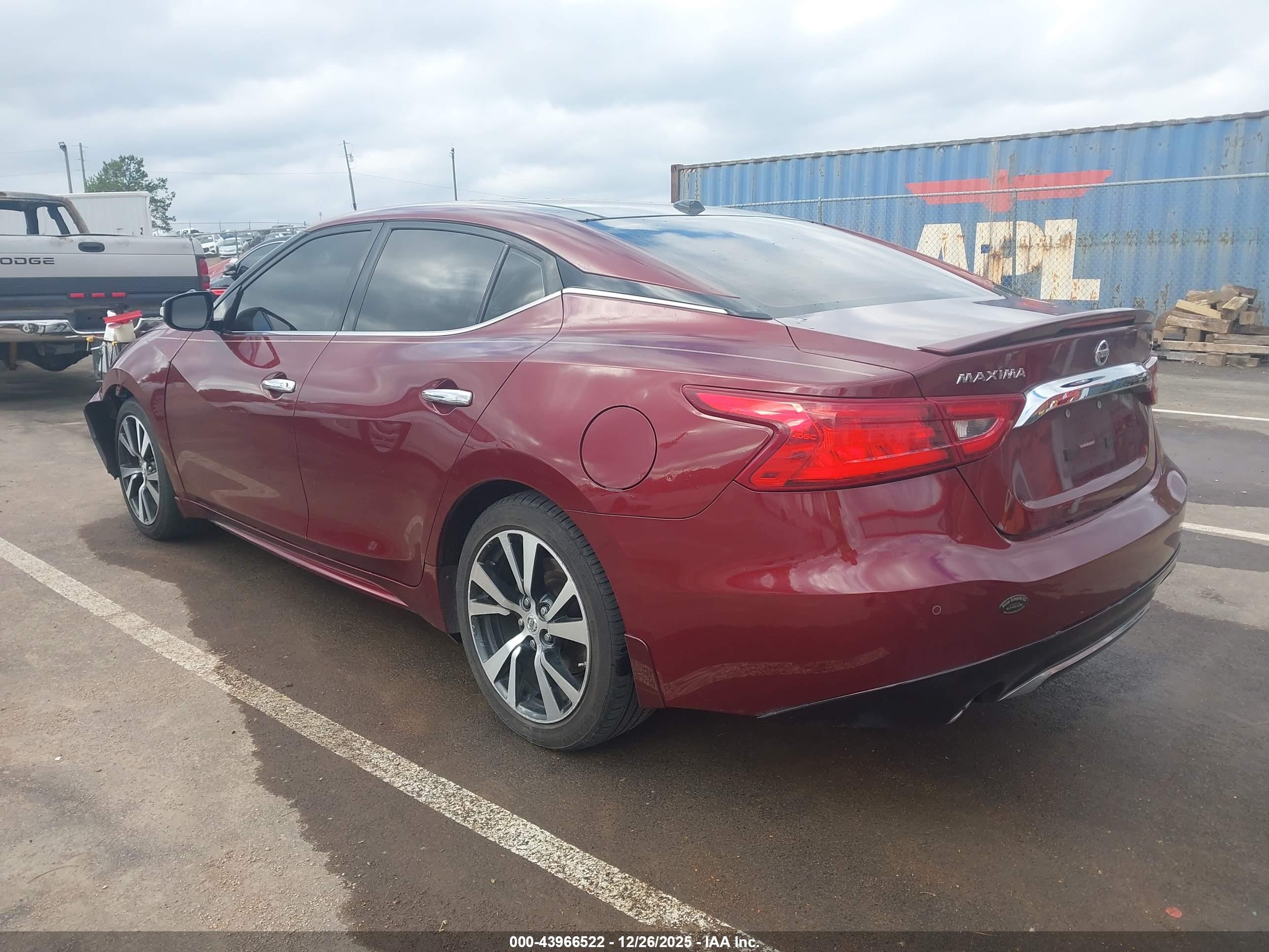 NISSAN MAXIMA image 3