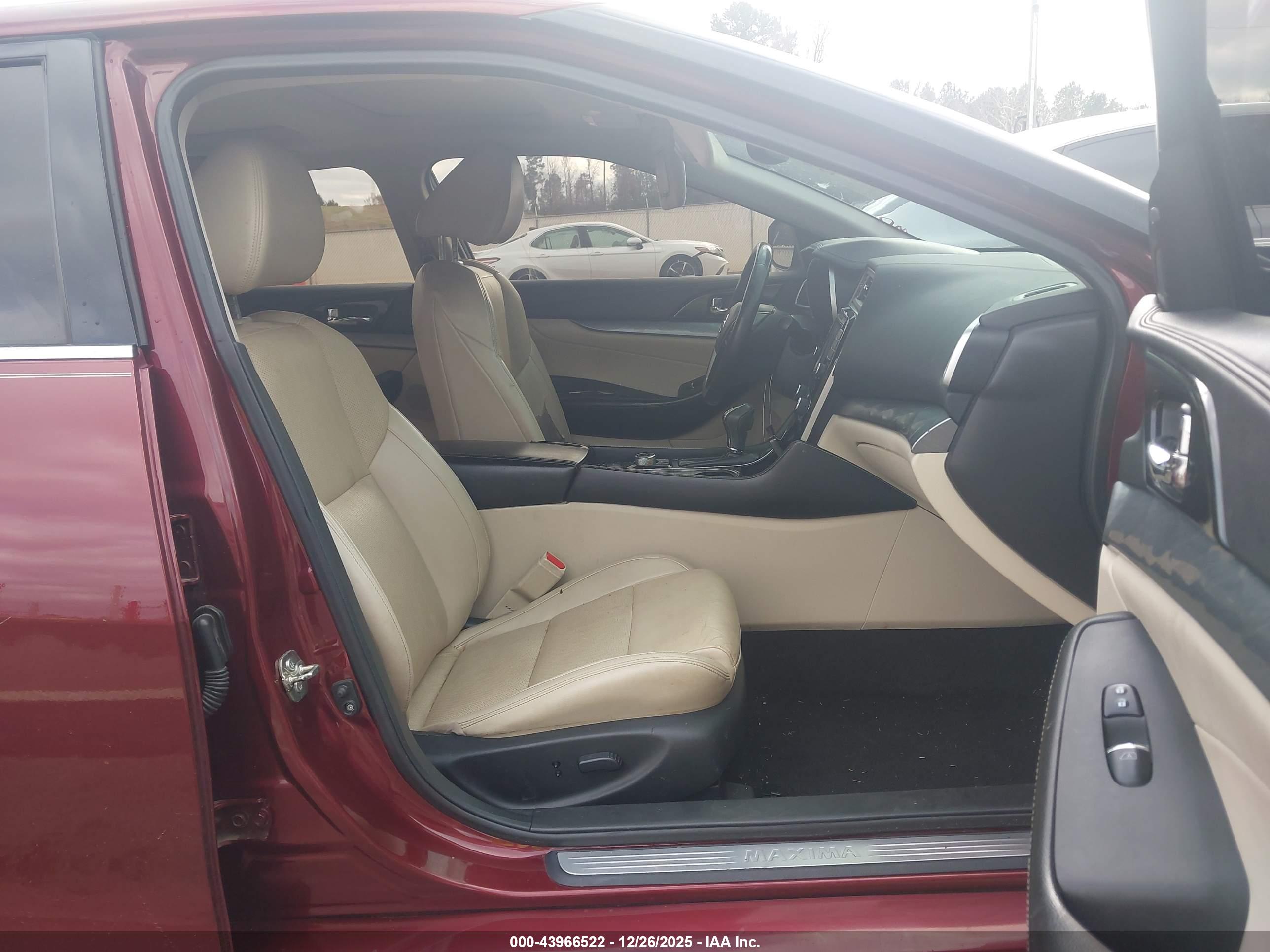 NISSAN MAXIMA image 5