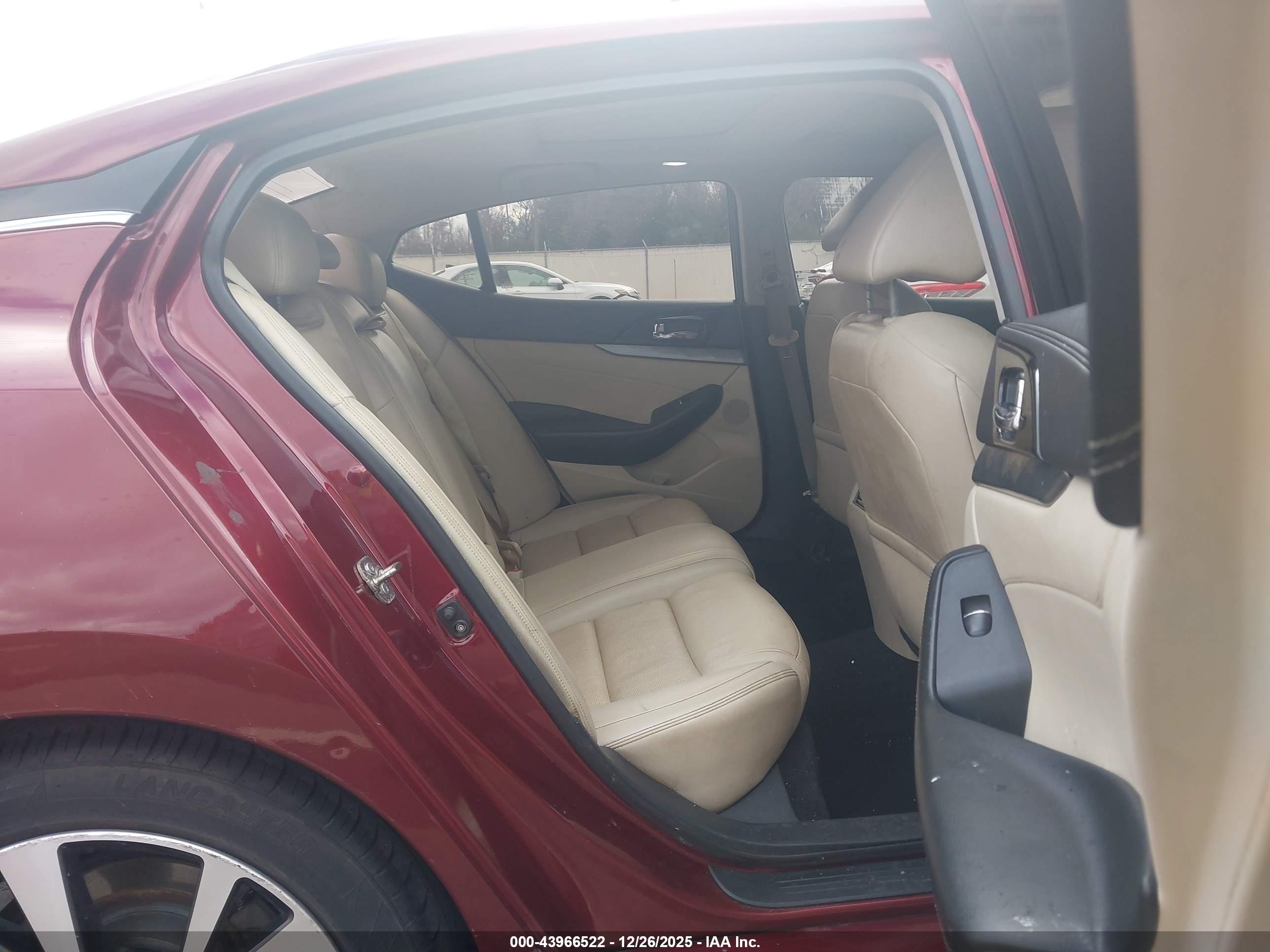 NISSAN MAXIMA image 8