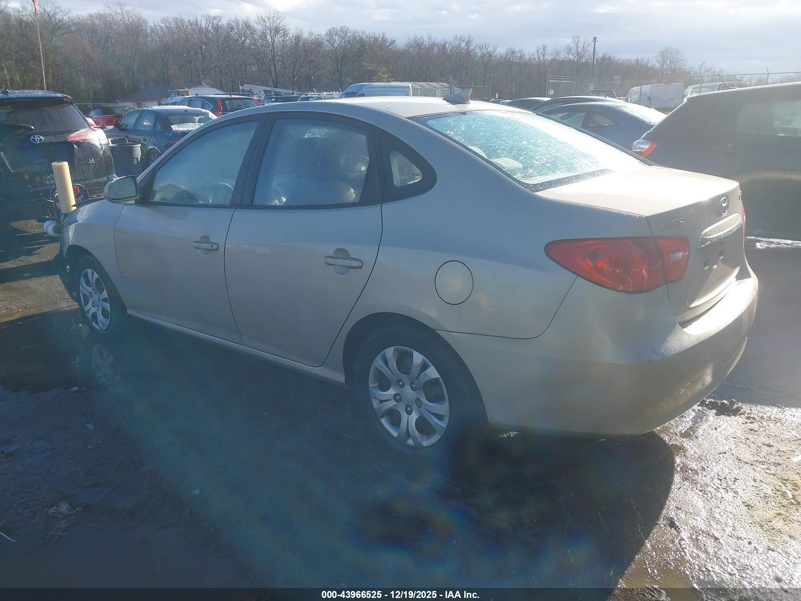 HYUNDAI ELANTRA image 3