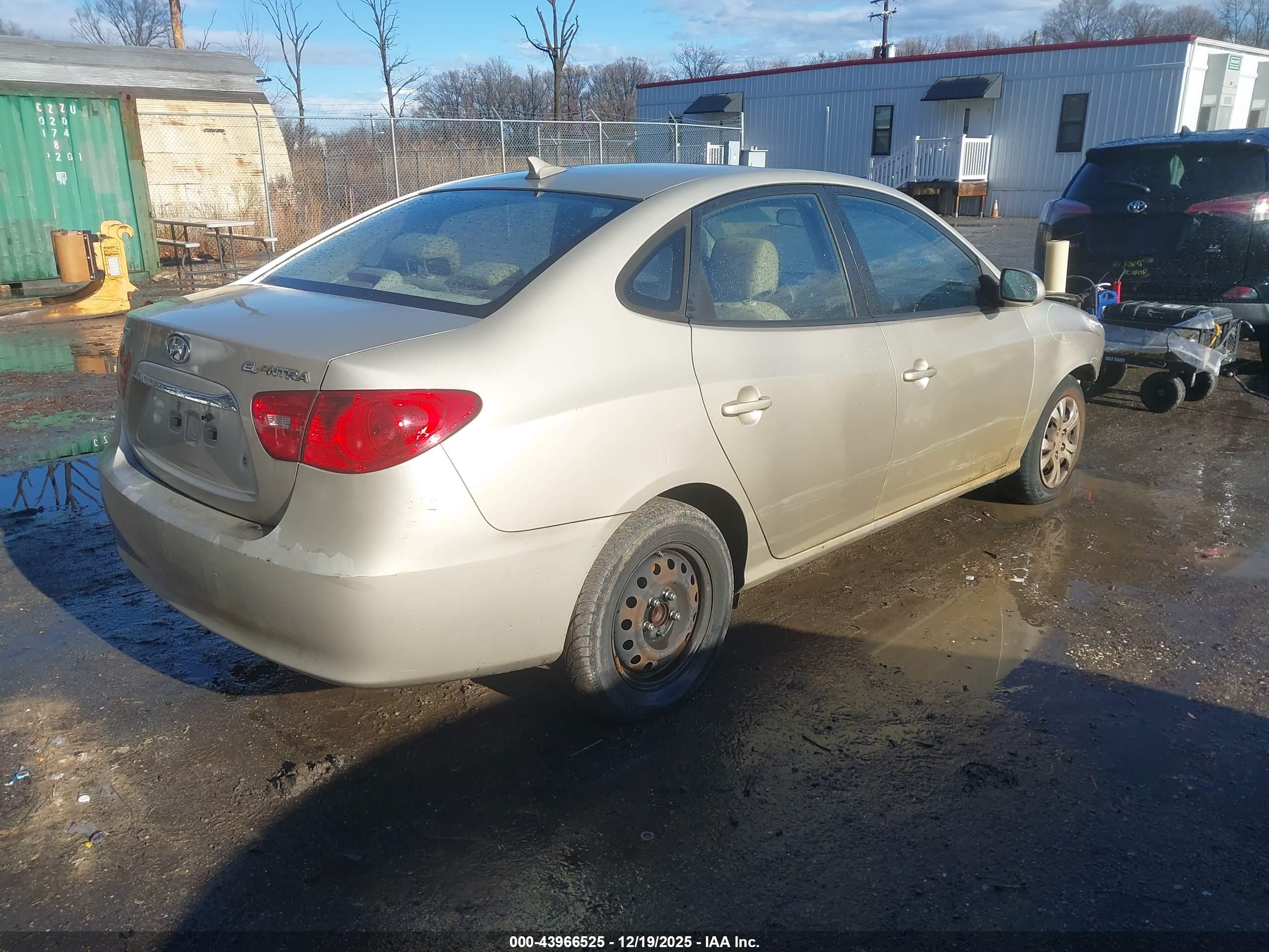 HYUNDAI ELANTRA image 4
