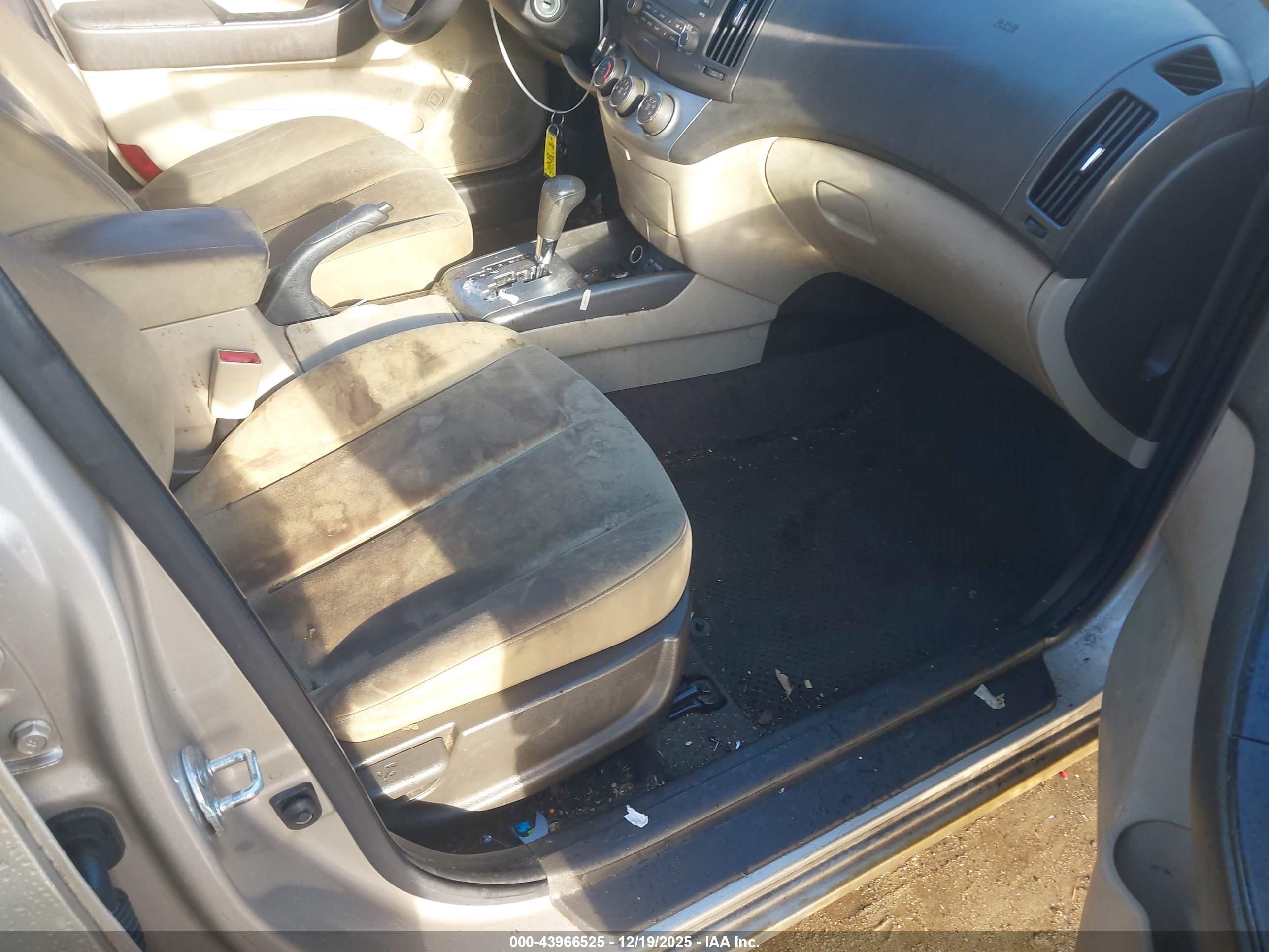 HYUNDAI ELANTRA image 5