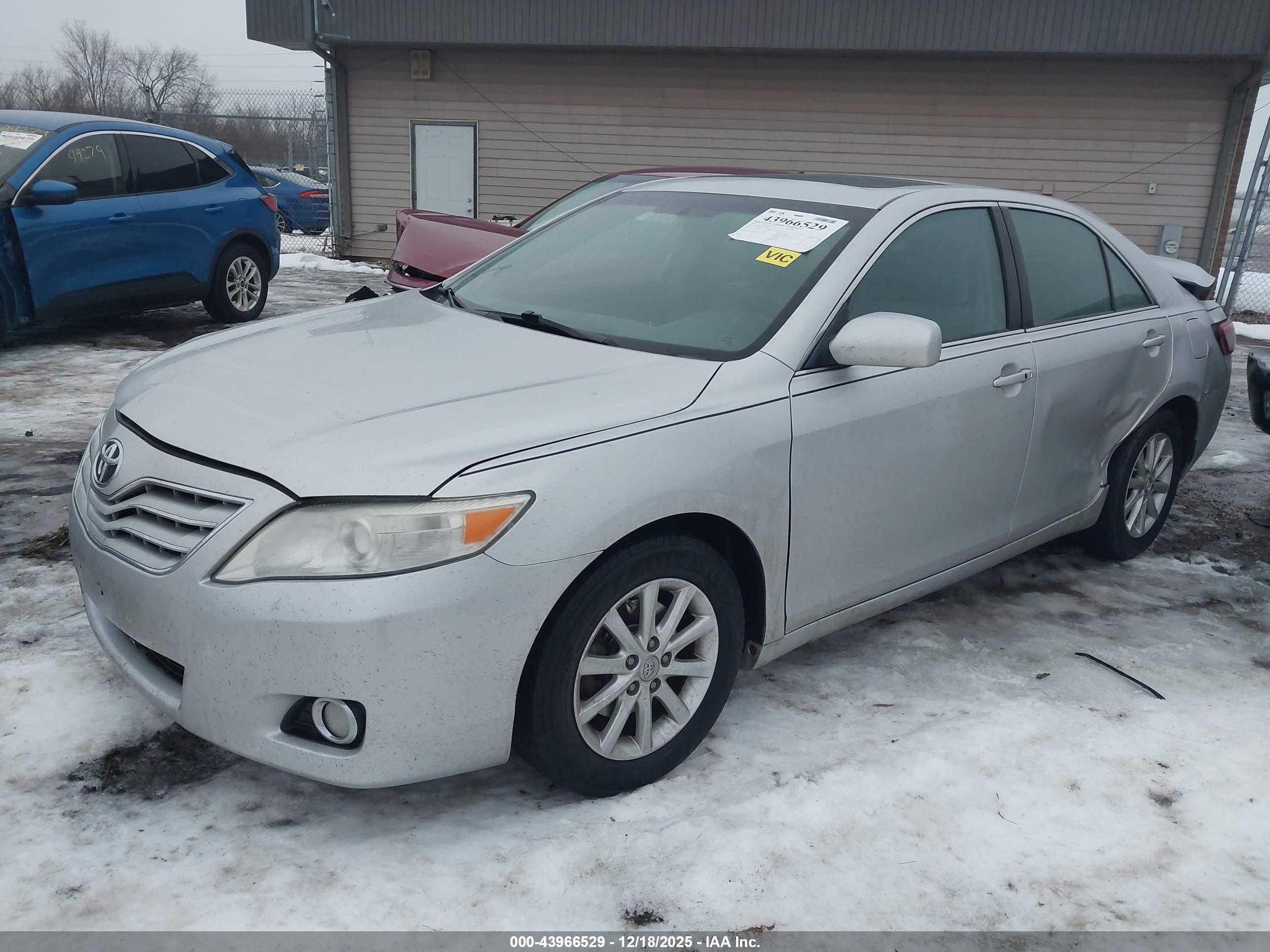 TOYOTA CAMRY image 2