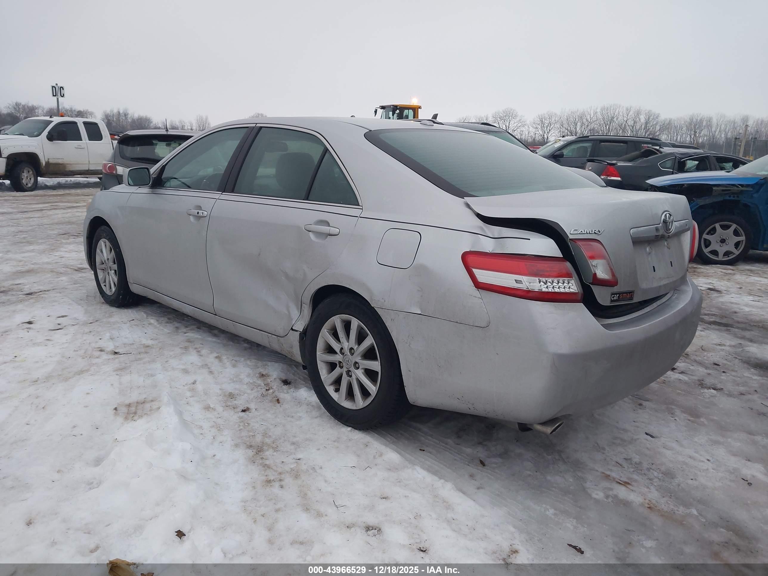 TOYOTA CAMRY image 3