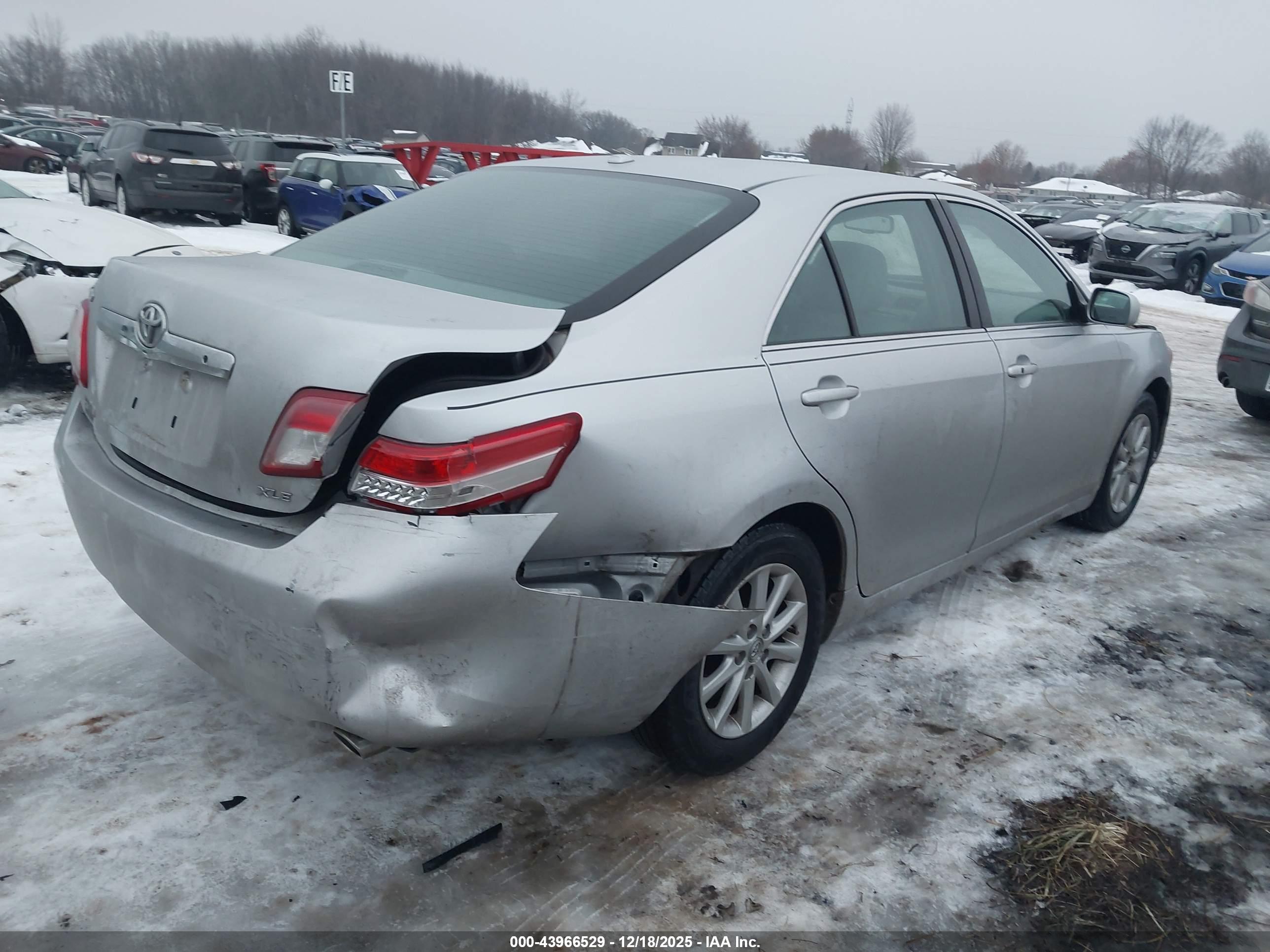 TOYOTA CAMRY image 4
