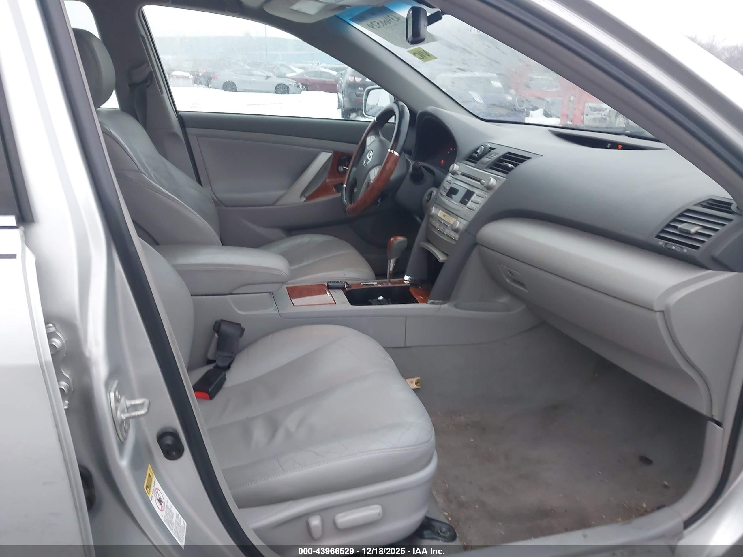 TOYOTA CAMRY image 5