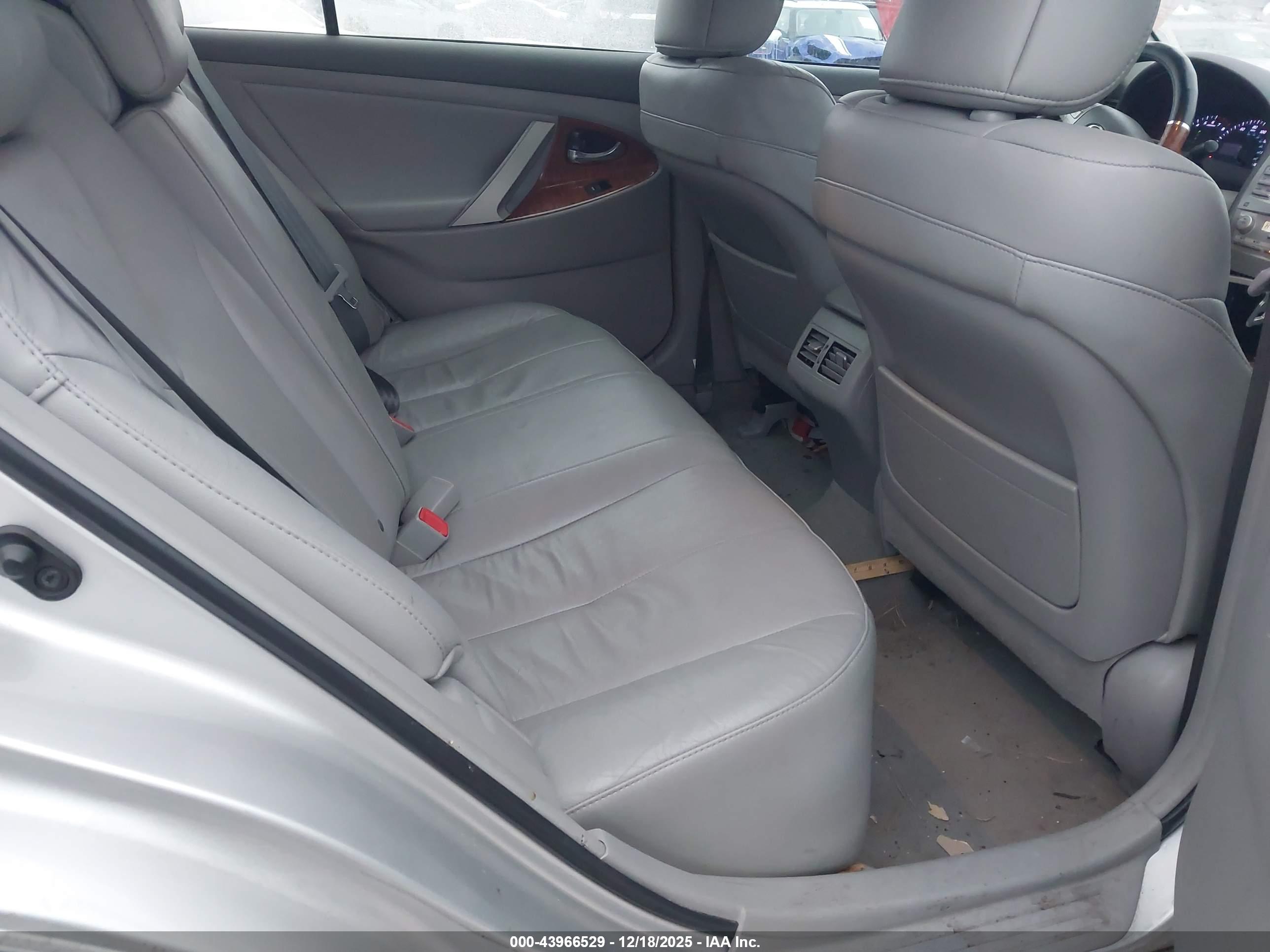 TOYOTA CAMRY image 8