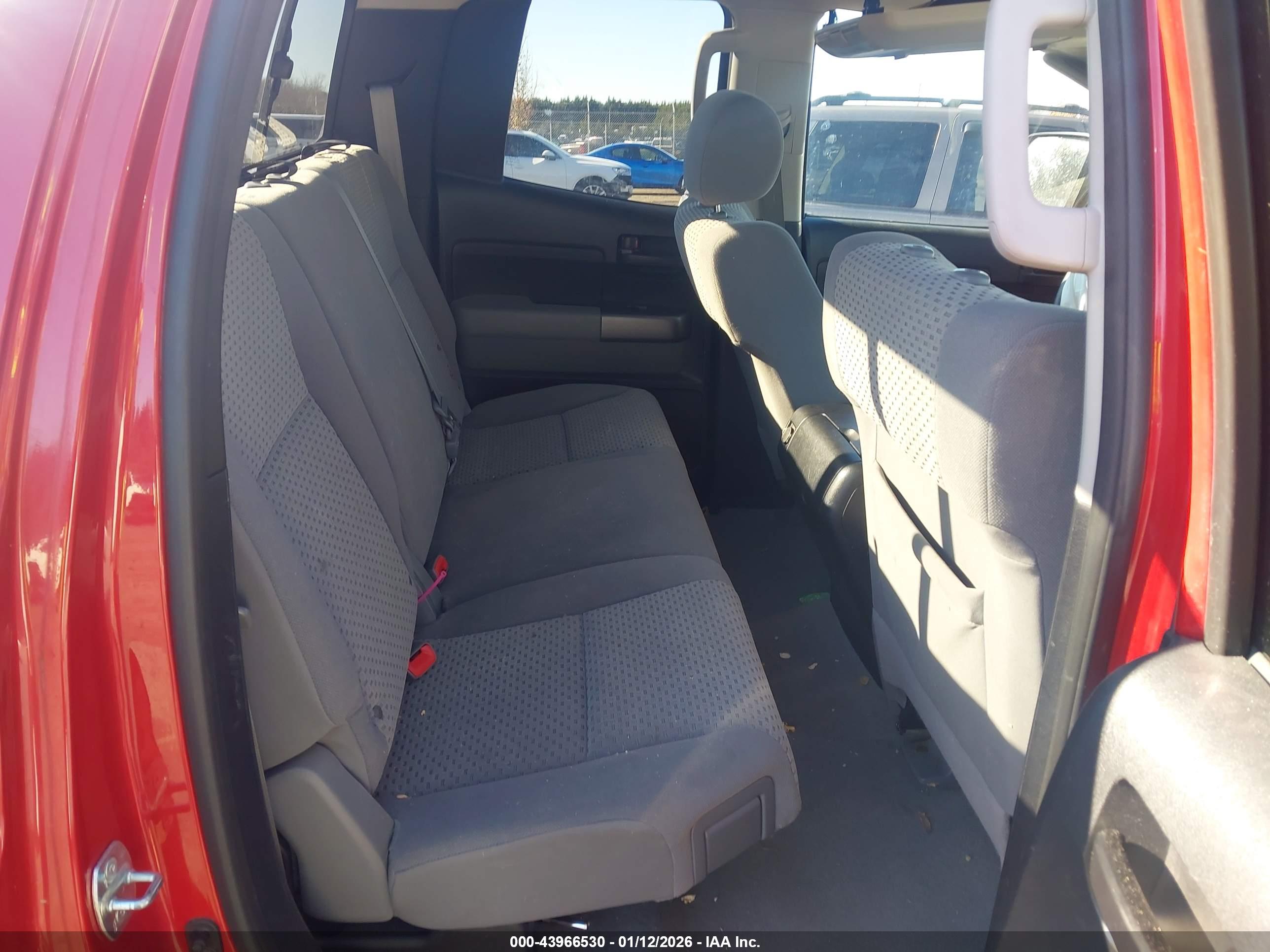 TOYOTA TUNDRA image 8