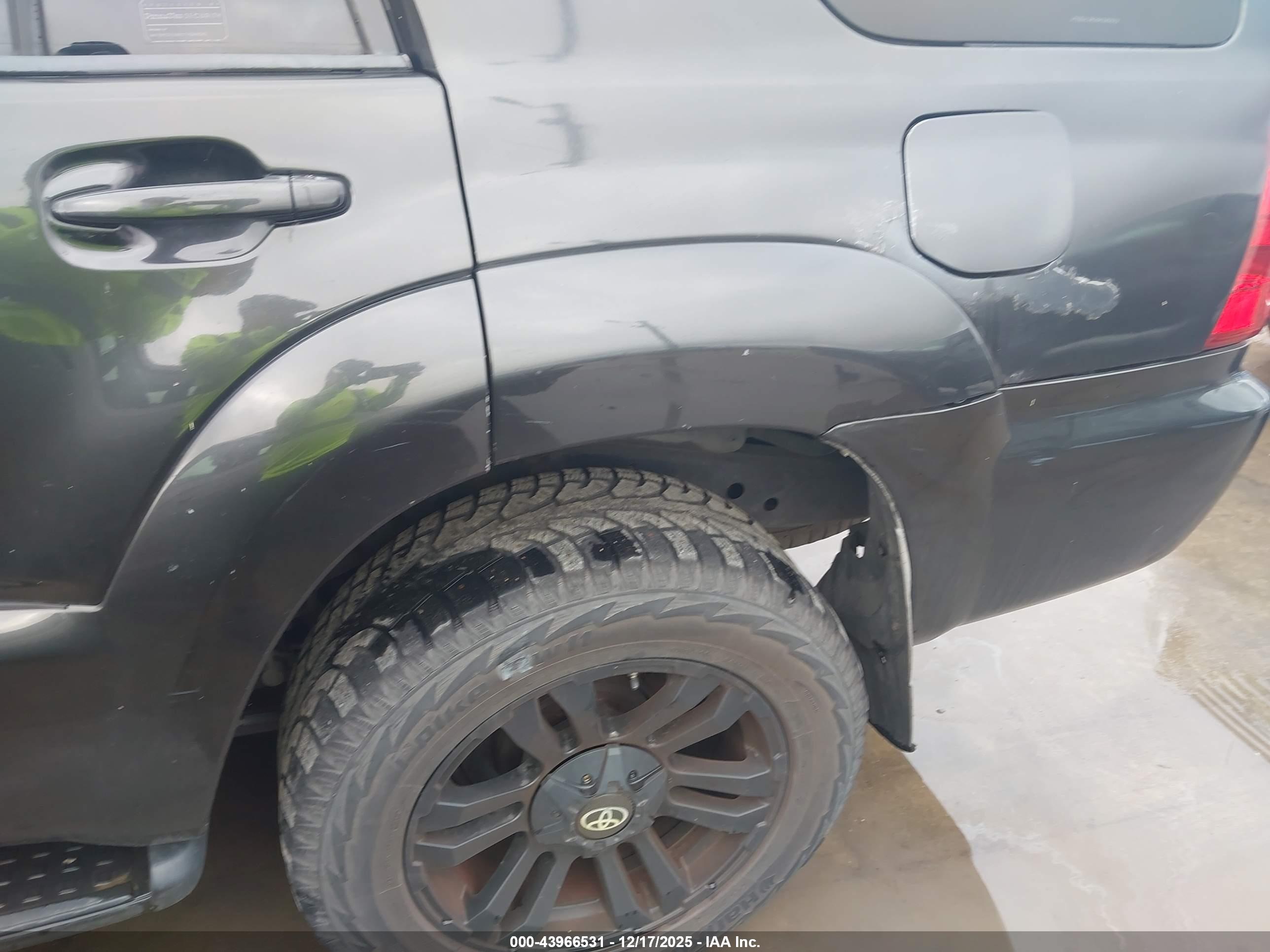 TOYOTA 4RUNNER image 6