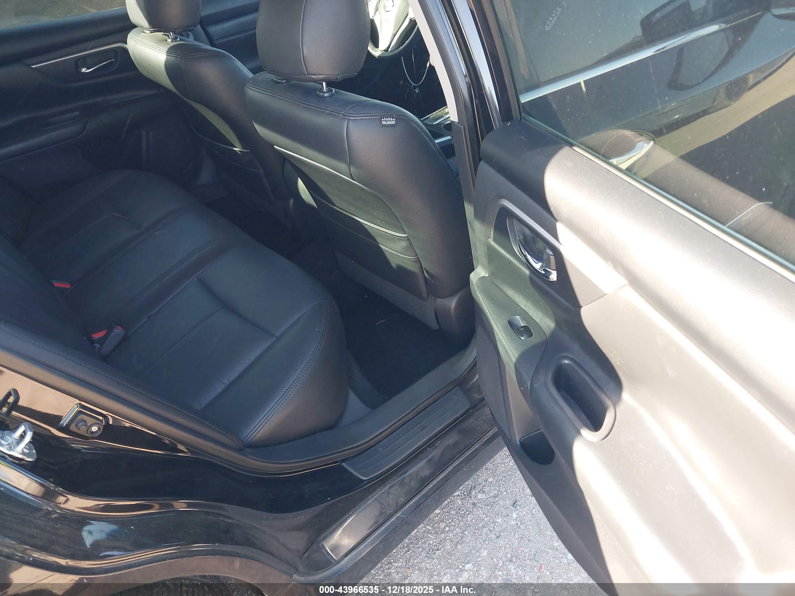 NISSAN ALTIMA image 8