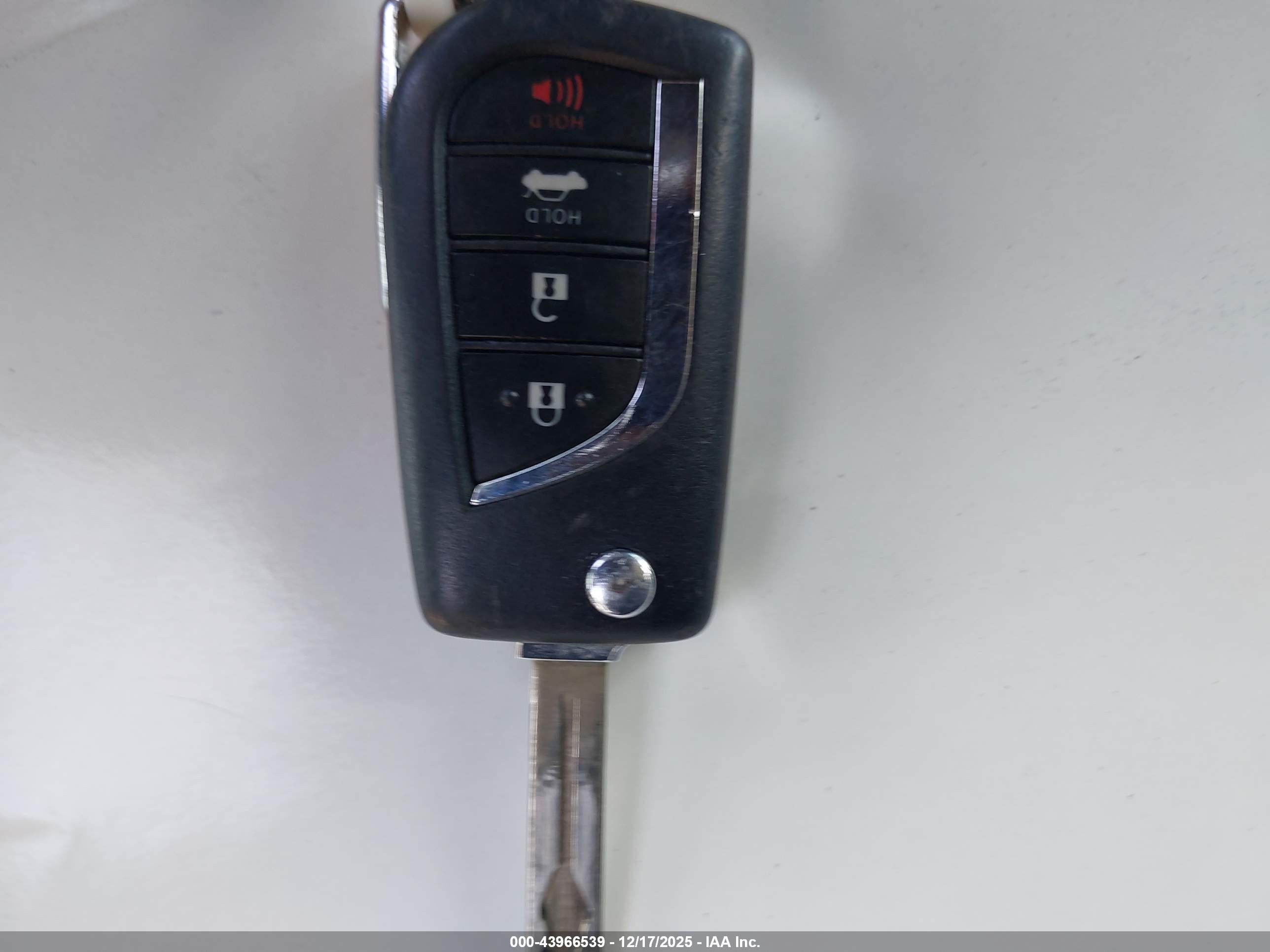 TOYOTA COROLLA image 11
