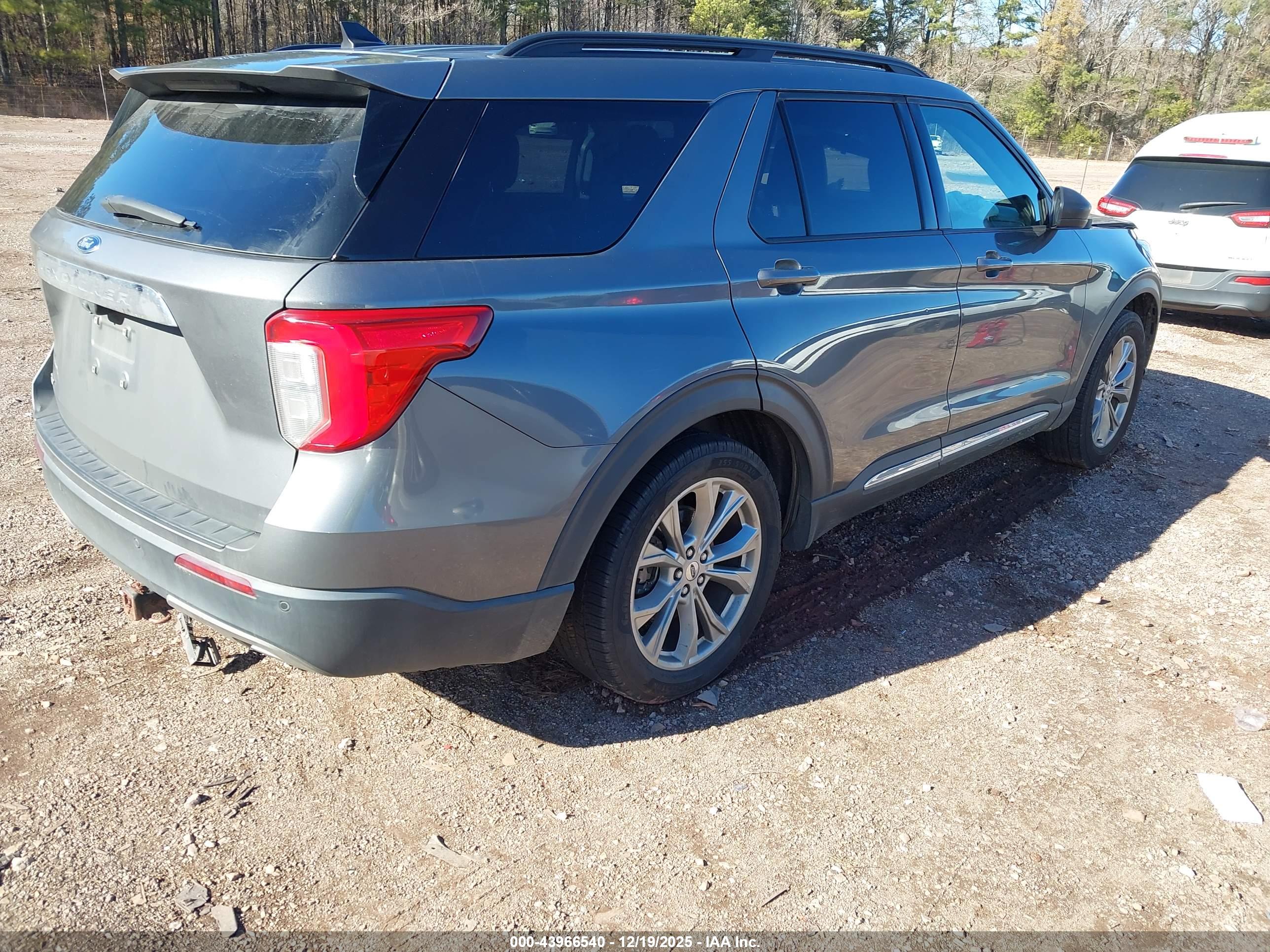 FORD EXPLORER image 4