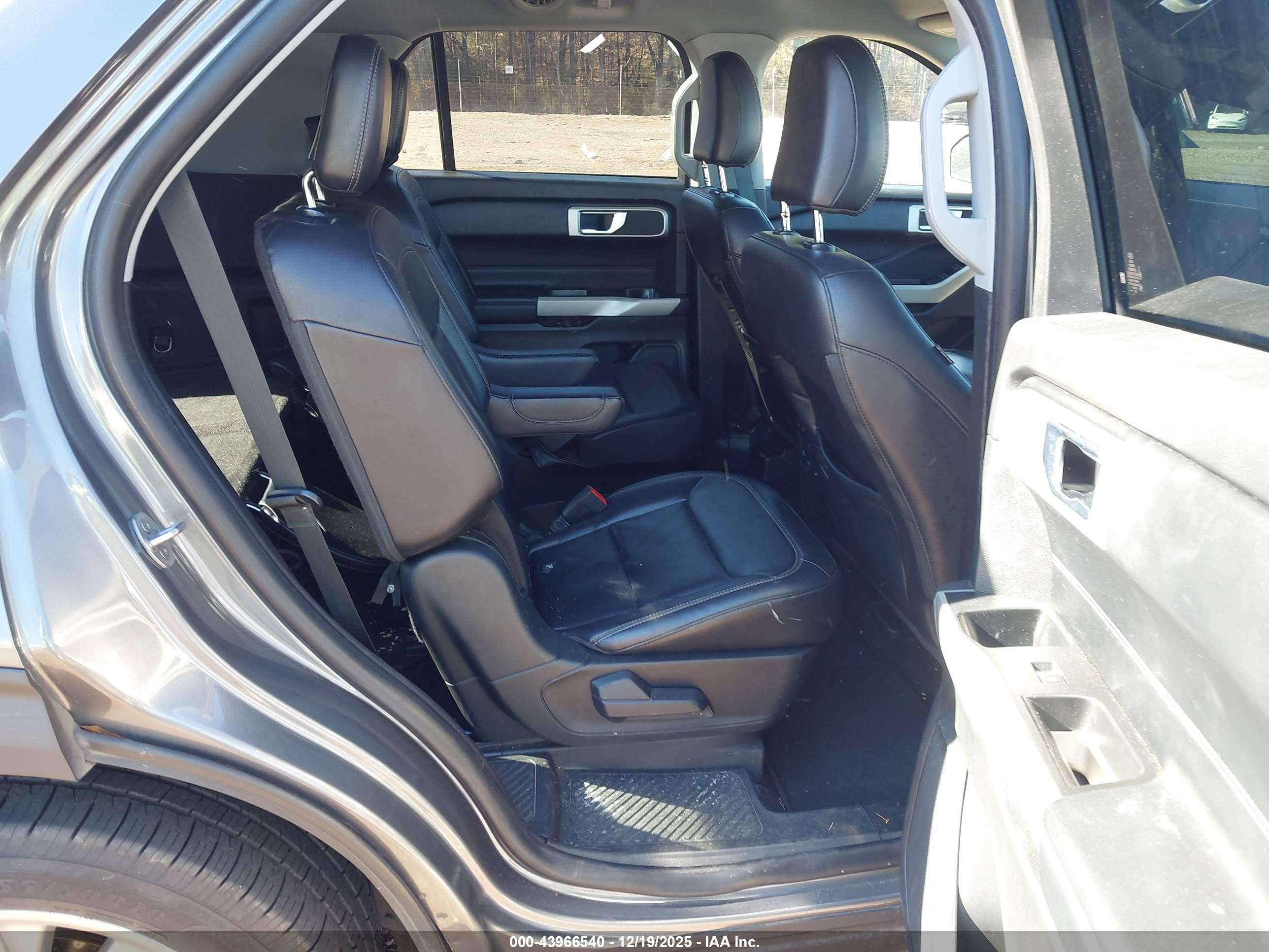 FORD EXPLORER image 8