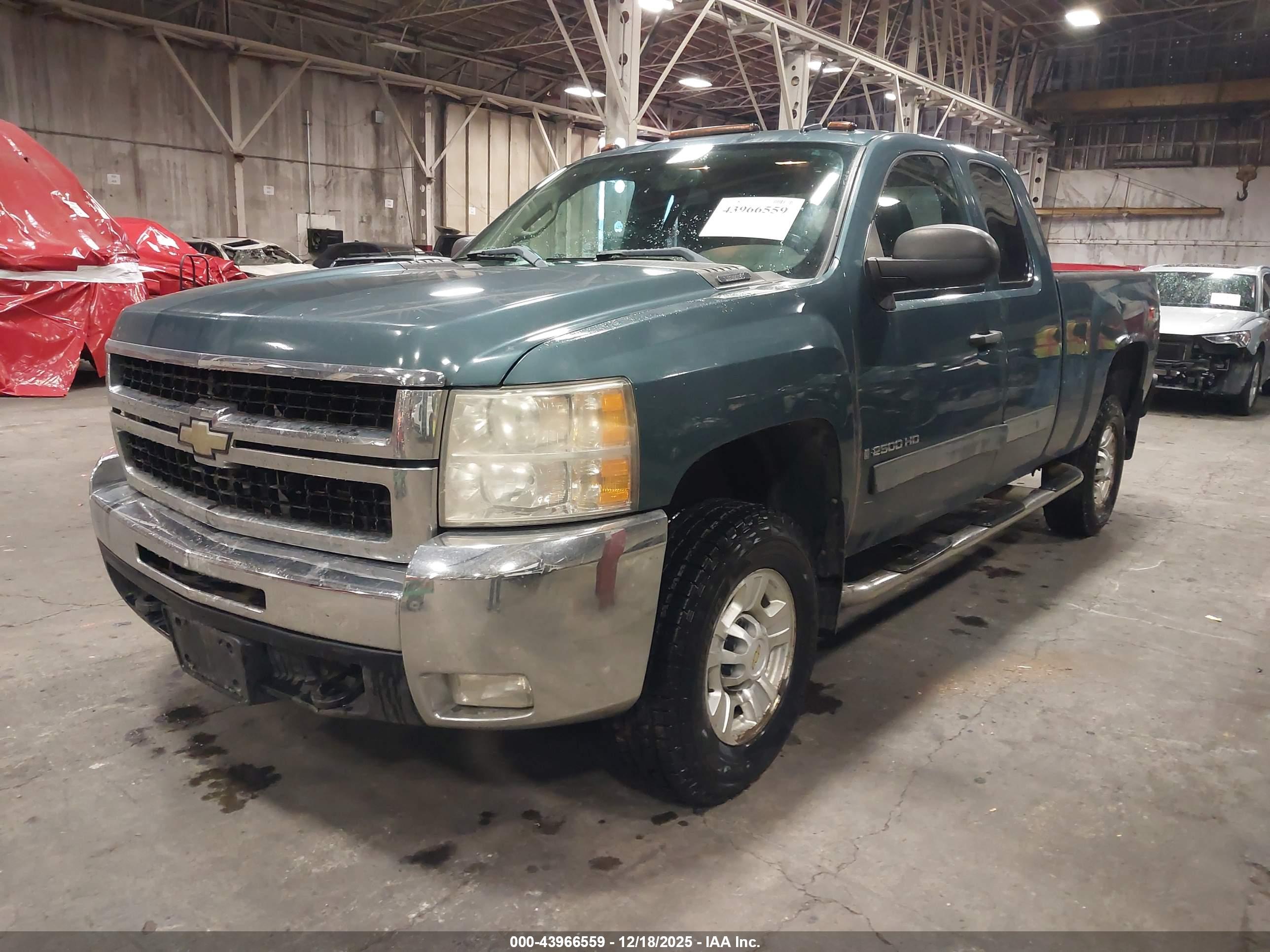 CHEVROLET SILVERADO image 2