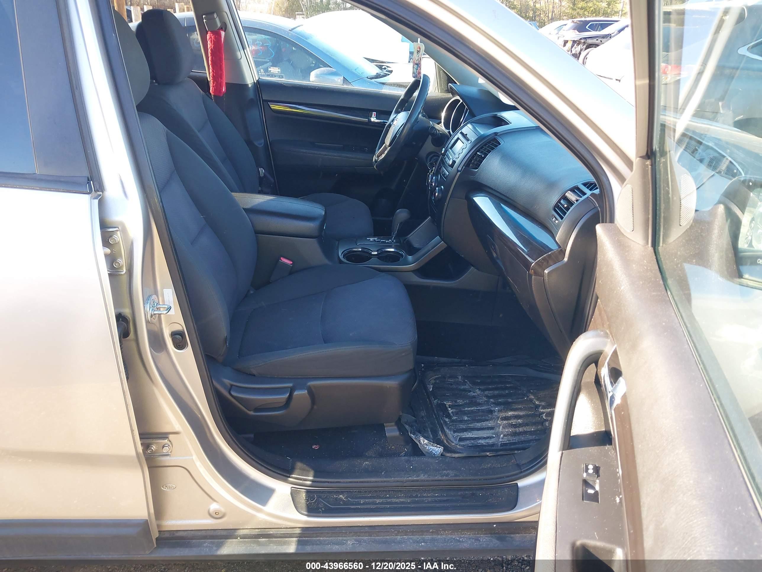 KIA SORENTO image 5