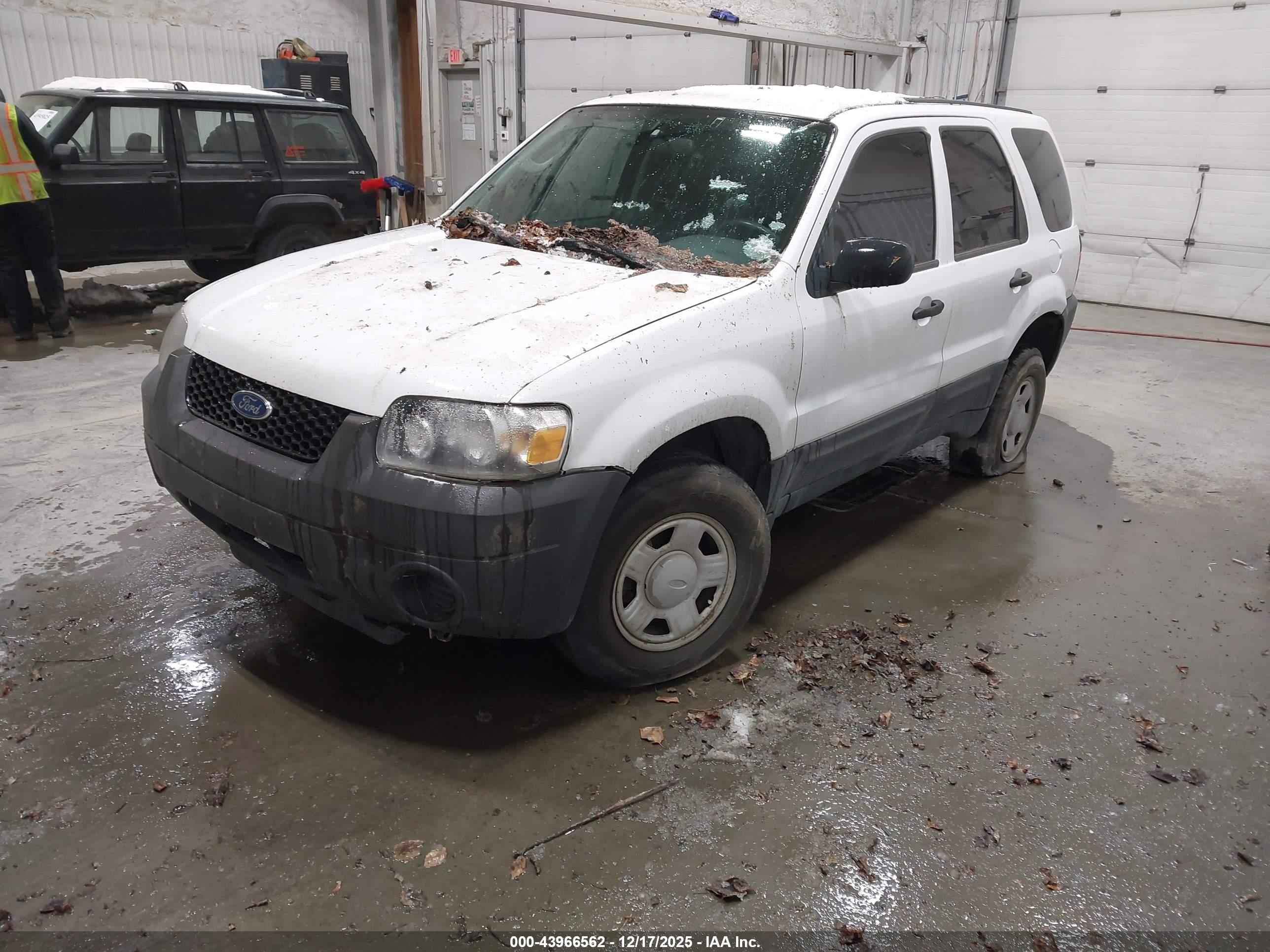 FORD ESCAPE image 2