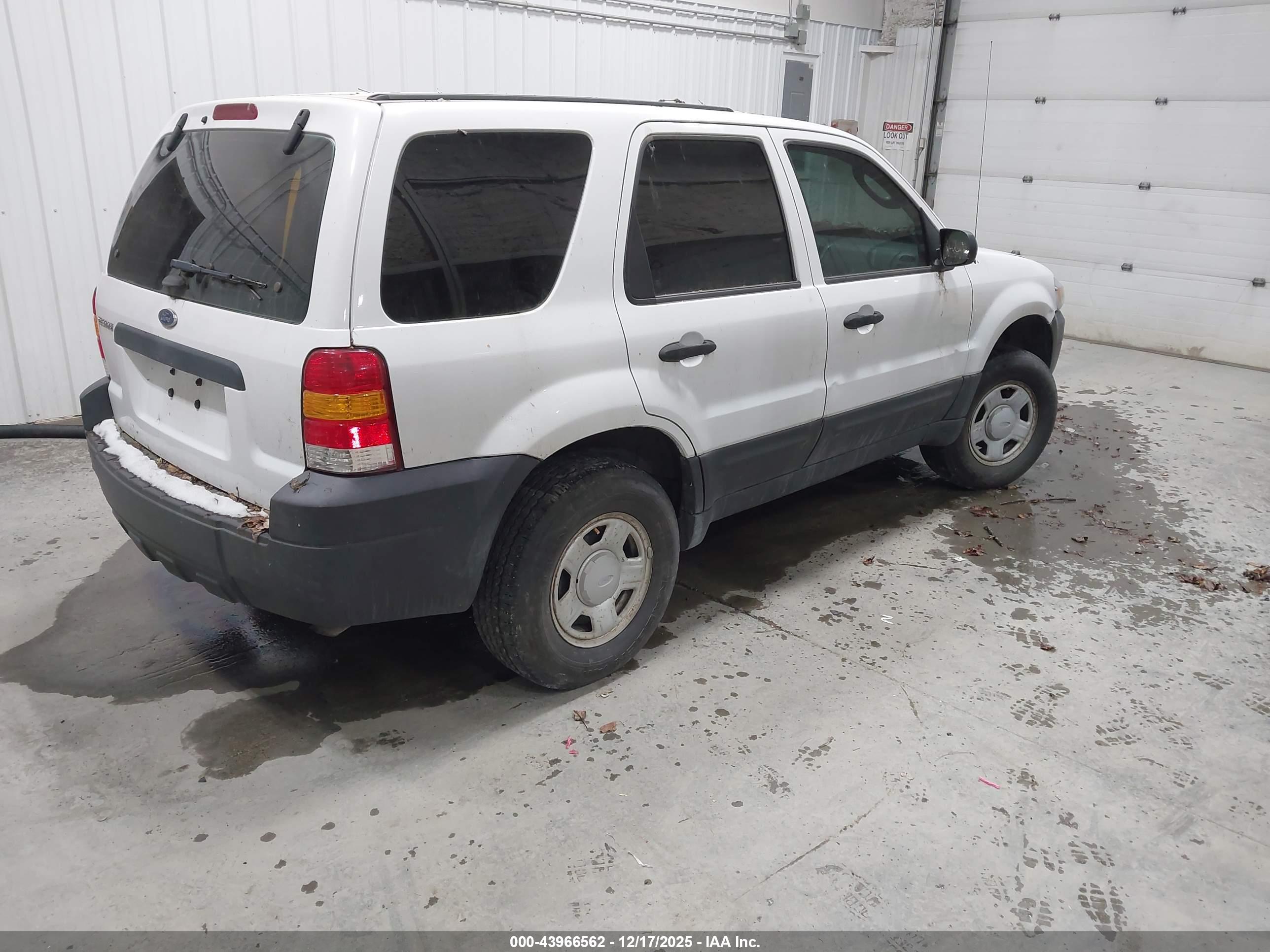 FORD ESCAPE image 4