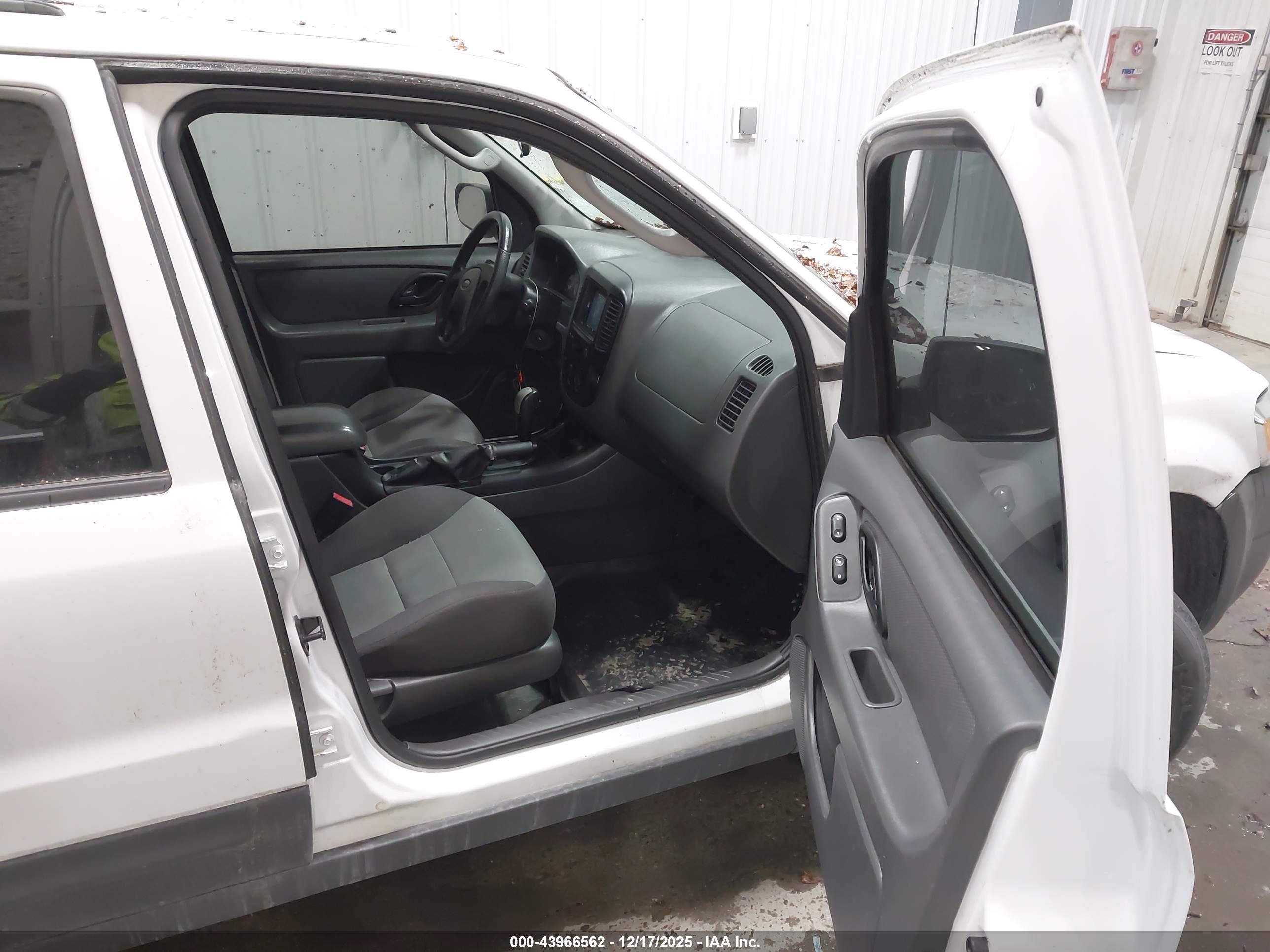 FORD ESCAPE image 5