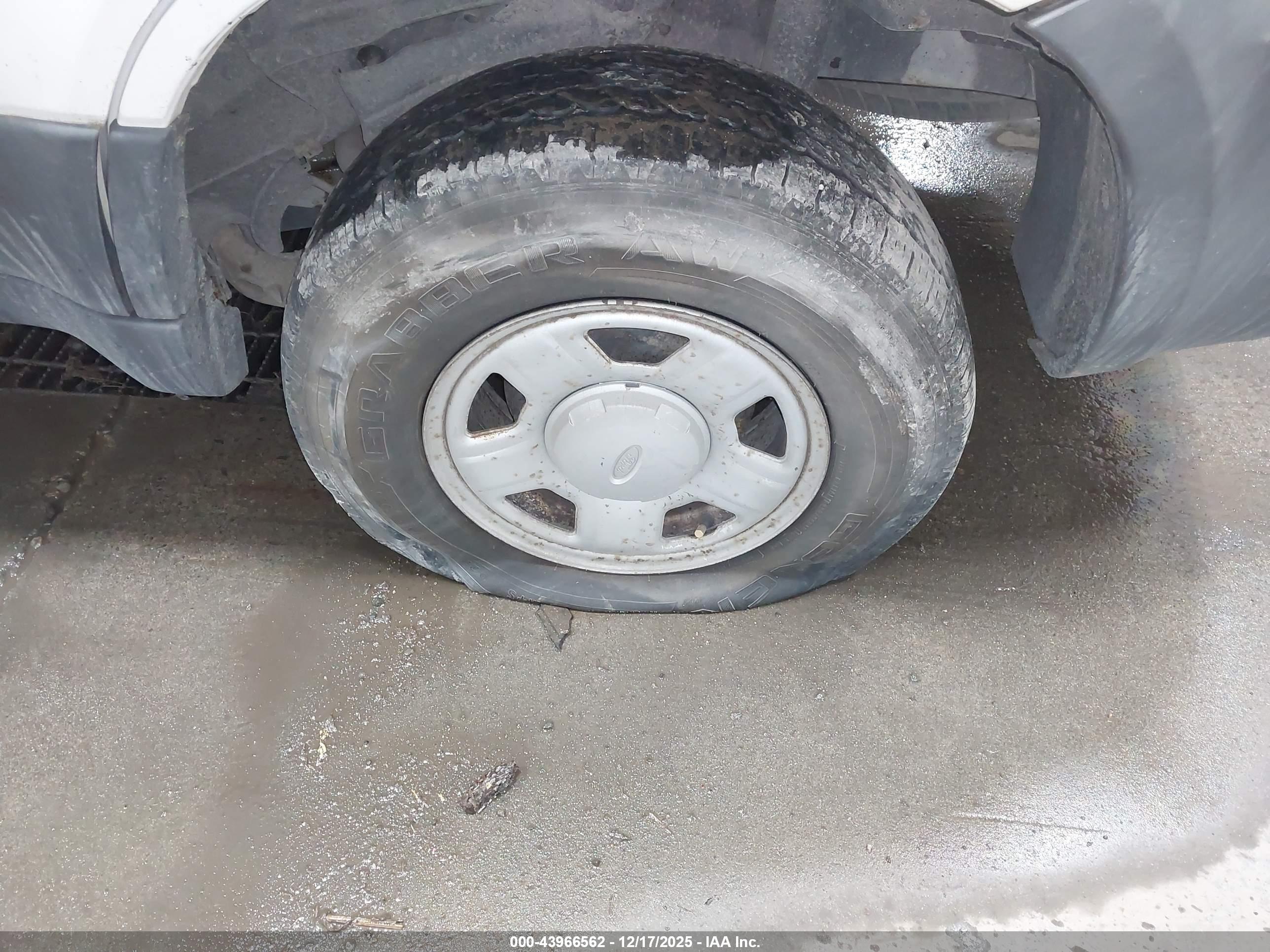 FORD ESCAPE image 6
