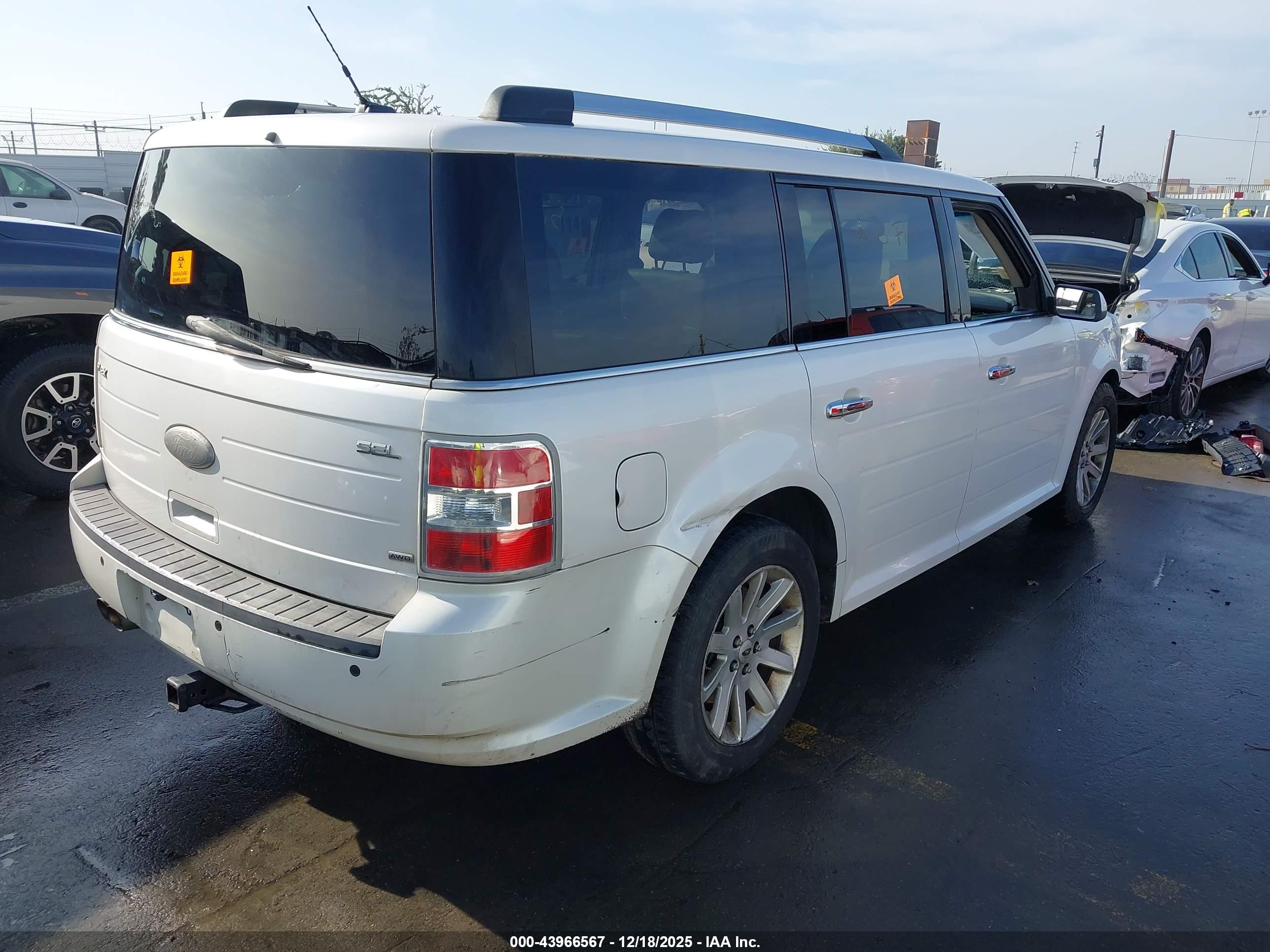 FORD FLEX image 4