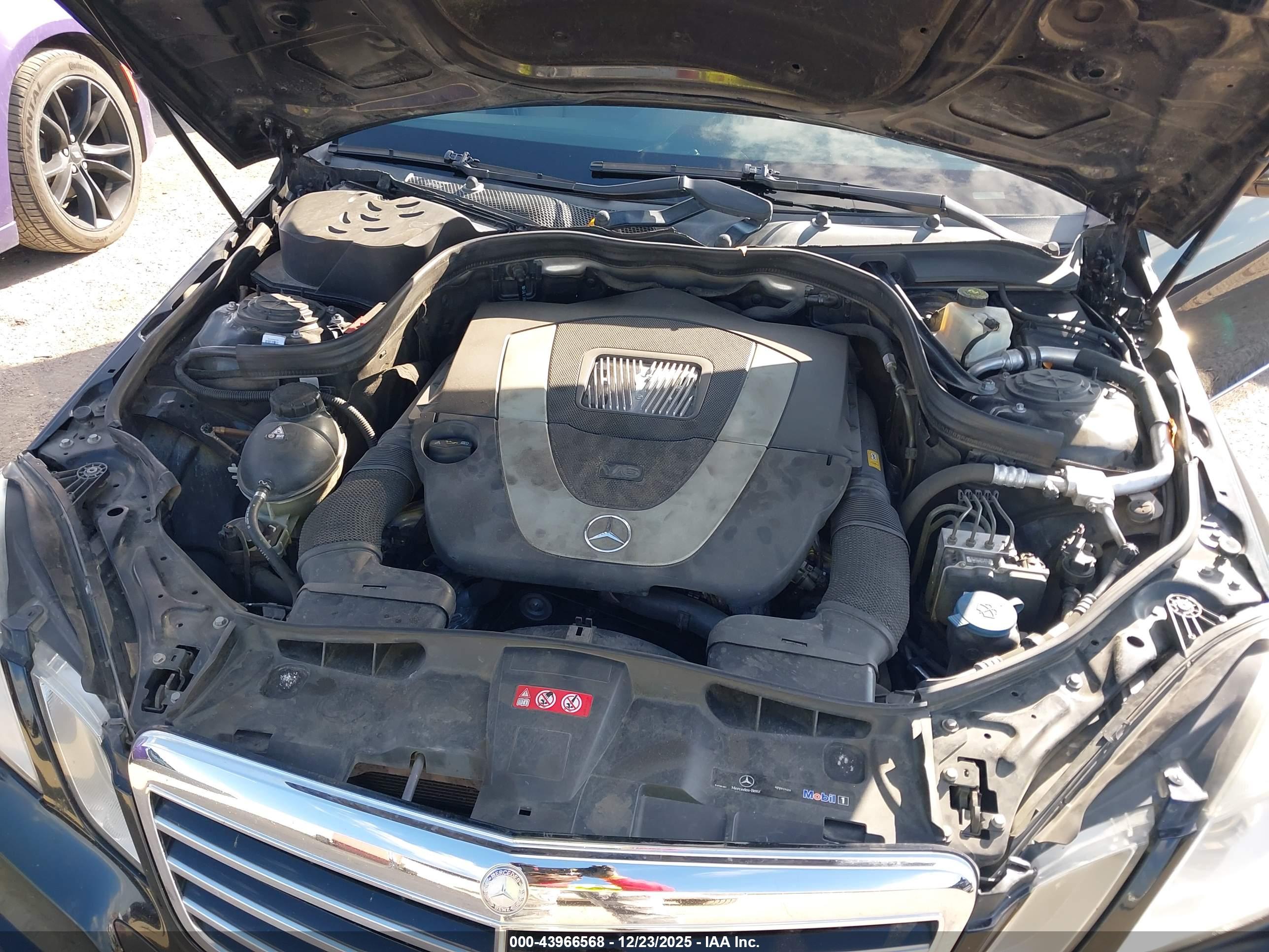 MERCEDES-BENZ E image 10
