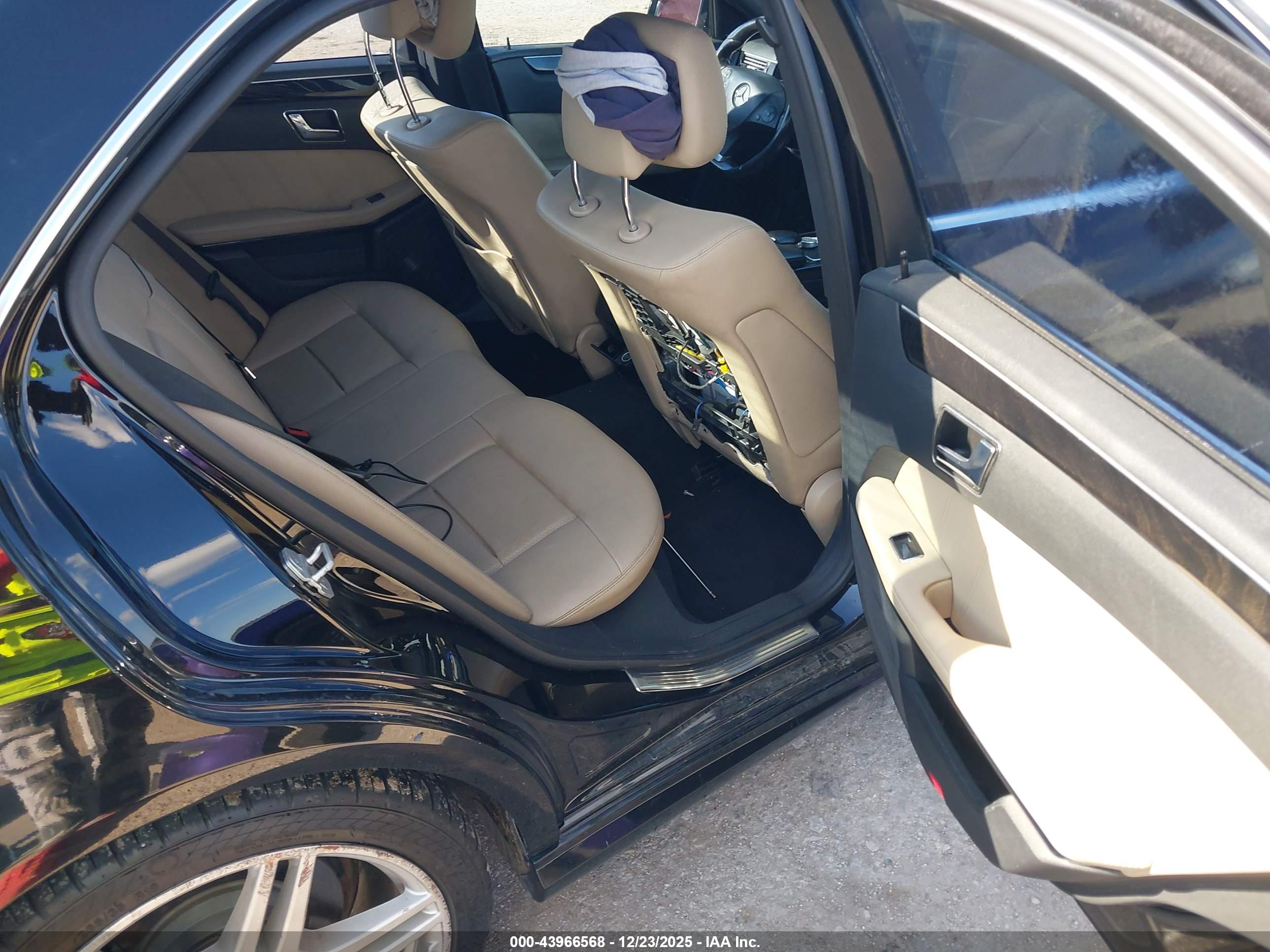 MERCEDES-BENZ E image 8