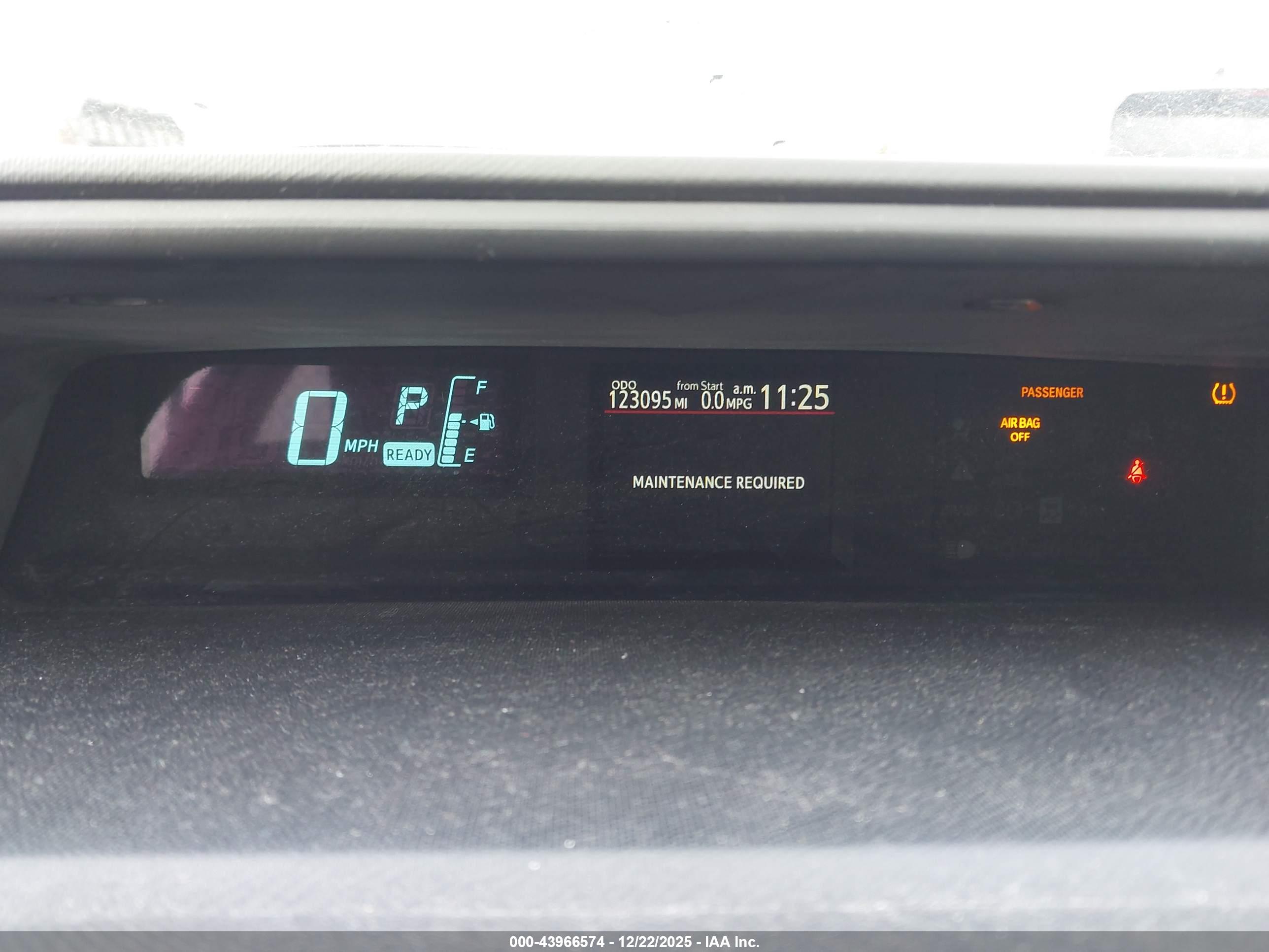 TOYOTA PRIUS image 7