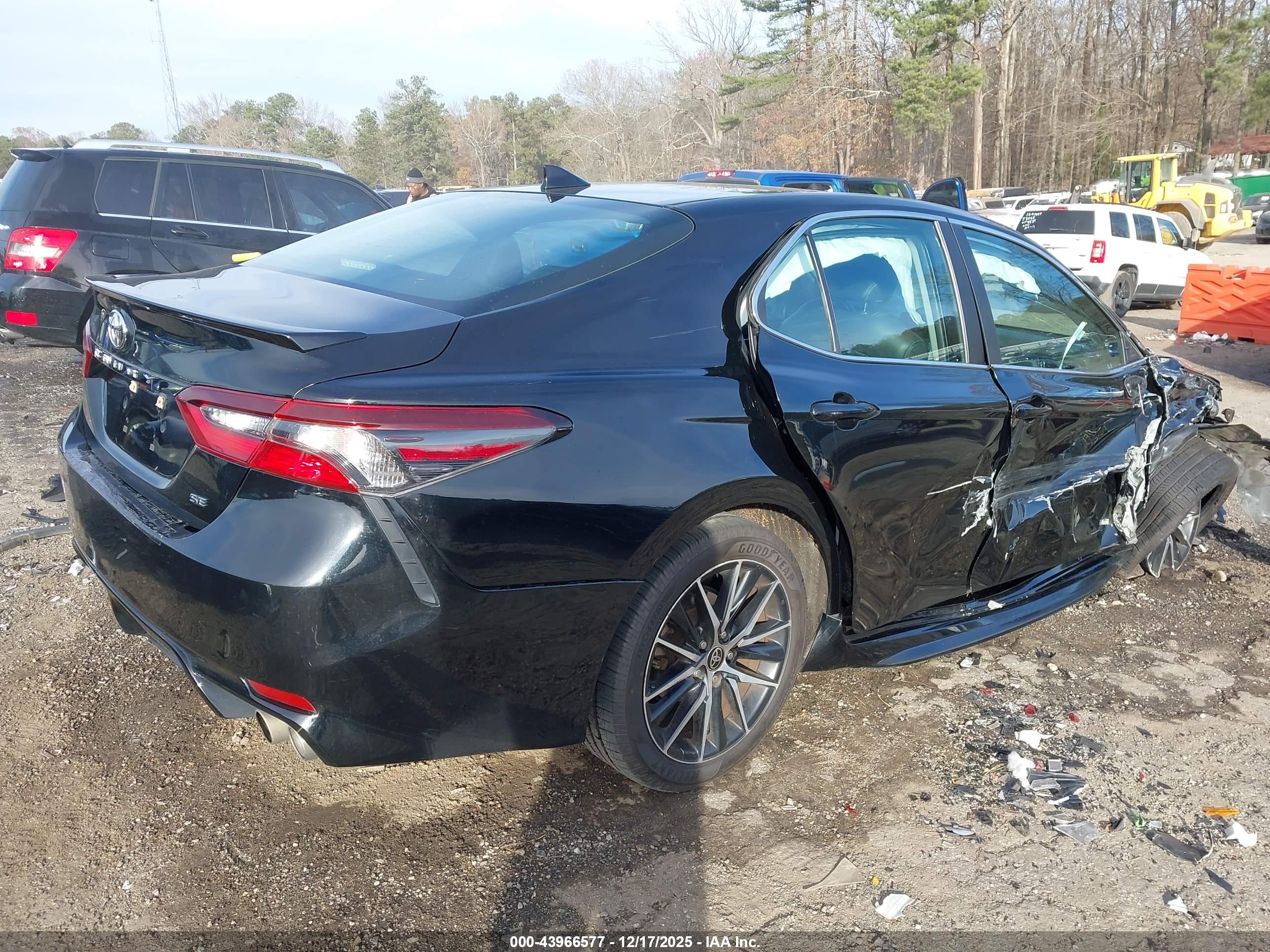 TOYOTA CAMRY image 4