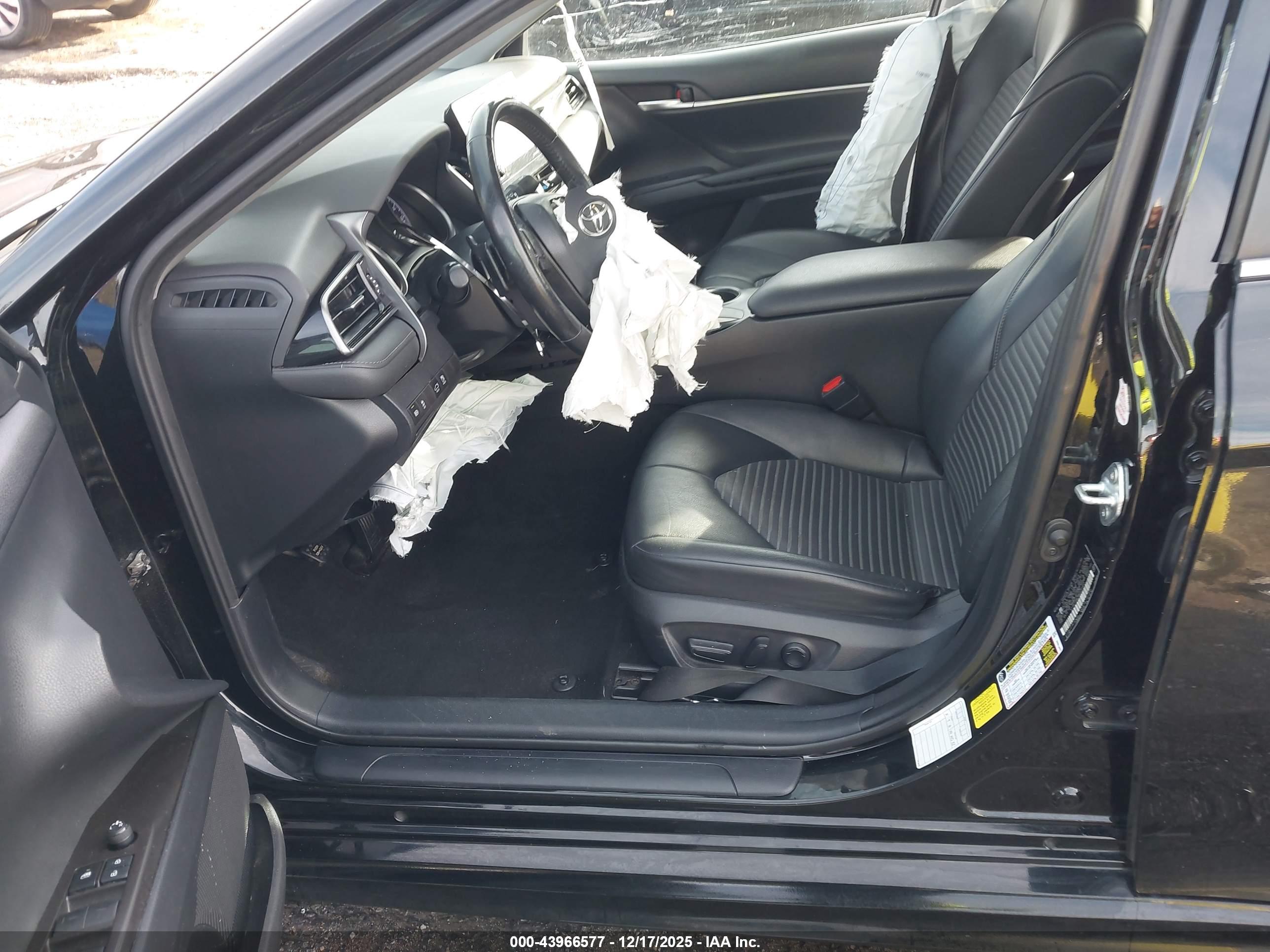 TOYOTA CAMRY image 5