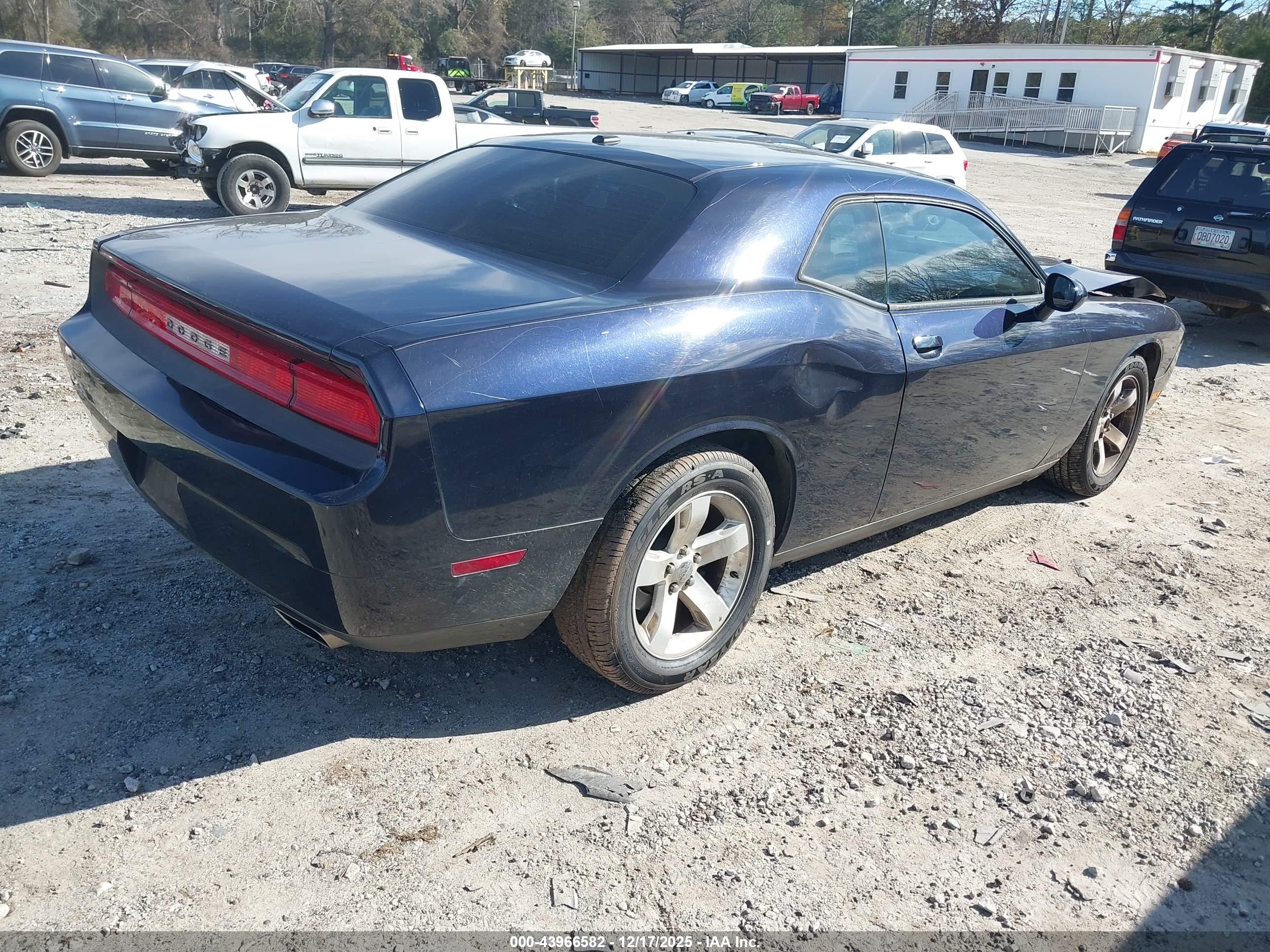 DODGE CHALLENGER image 4