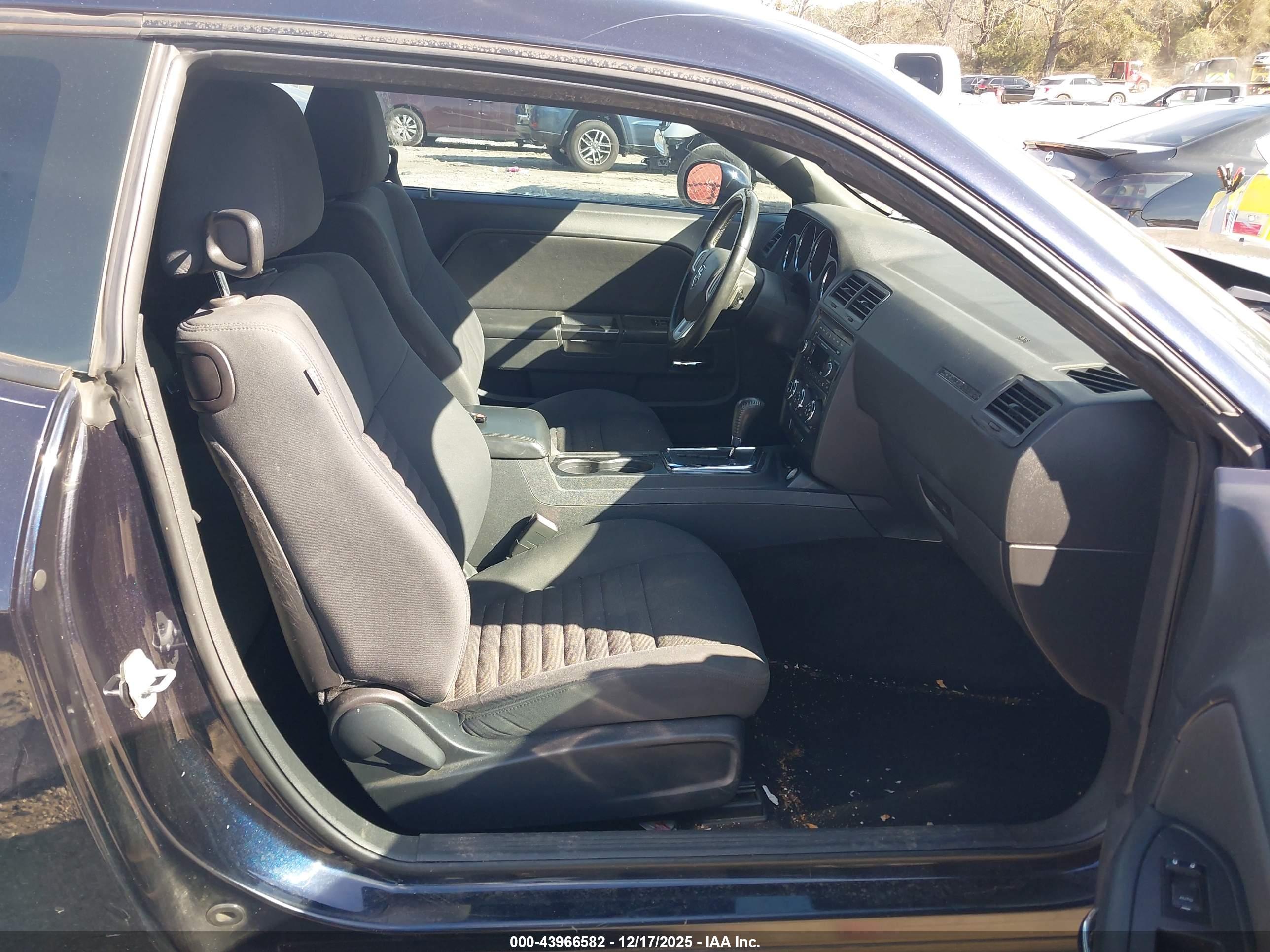 DODGE CHALLENGER image 5
