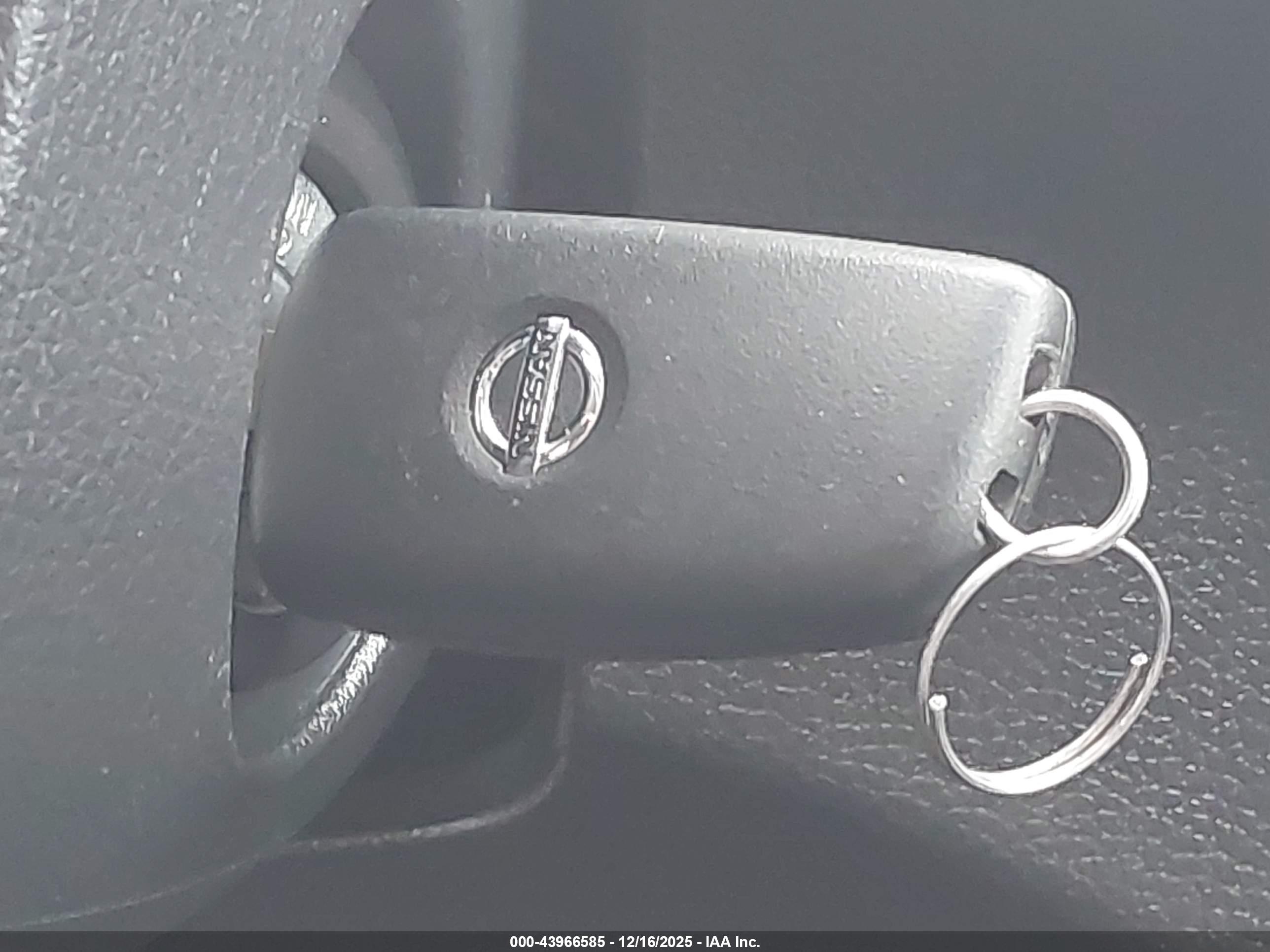 NISSAN ROGUE image 11