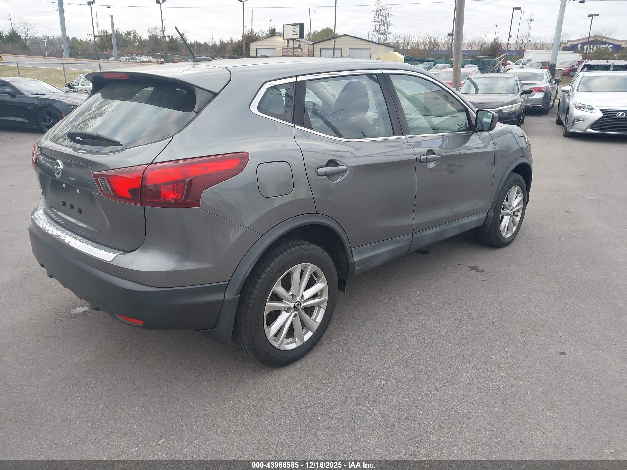 NISSAN ROGUE image 4