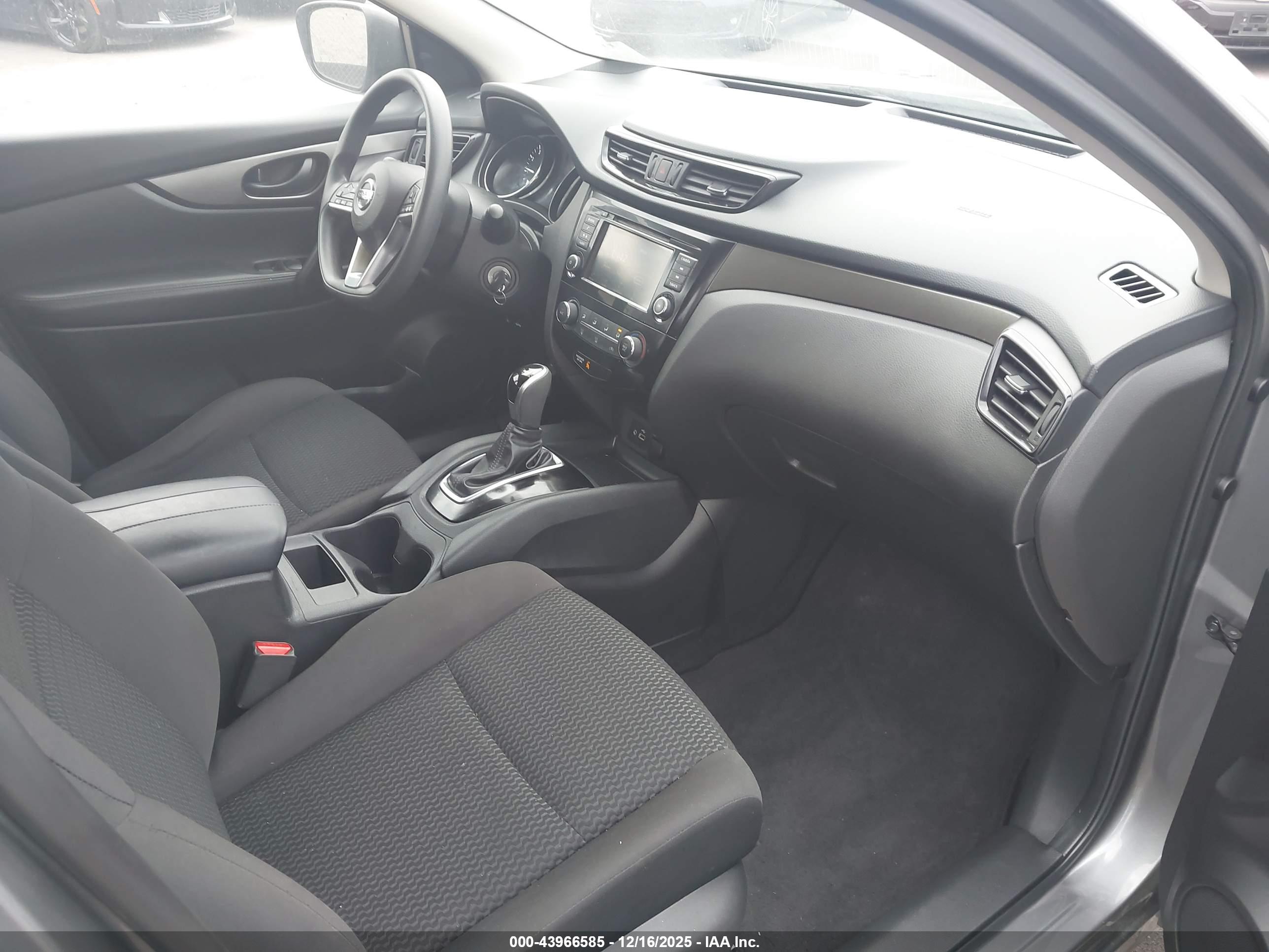 NISSAN ROGUE image 5
