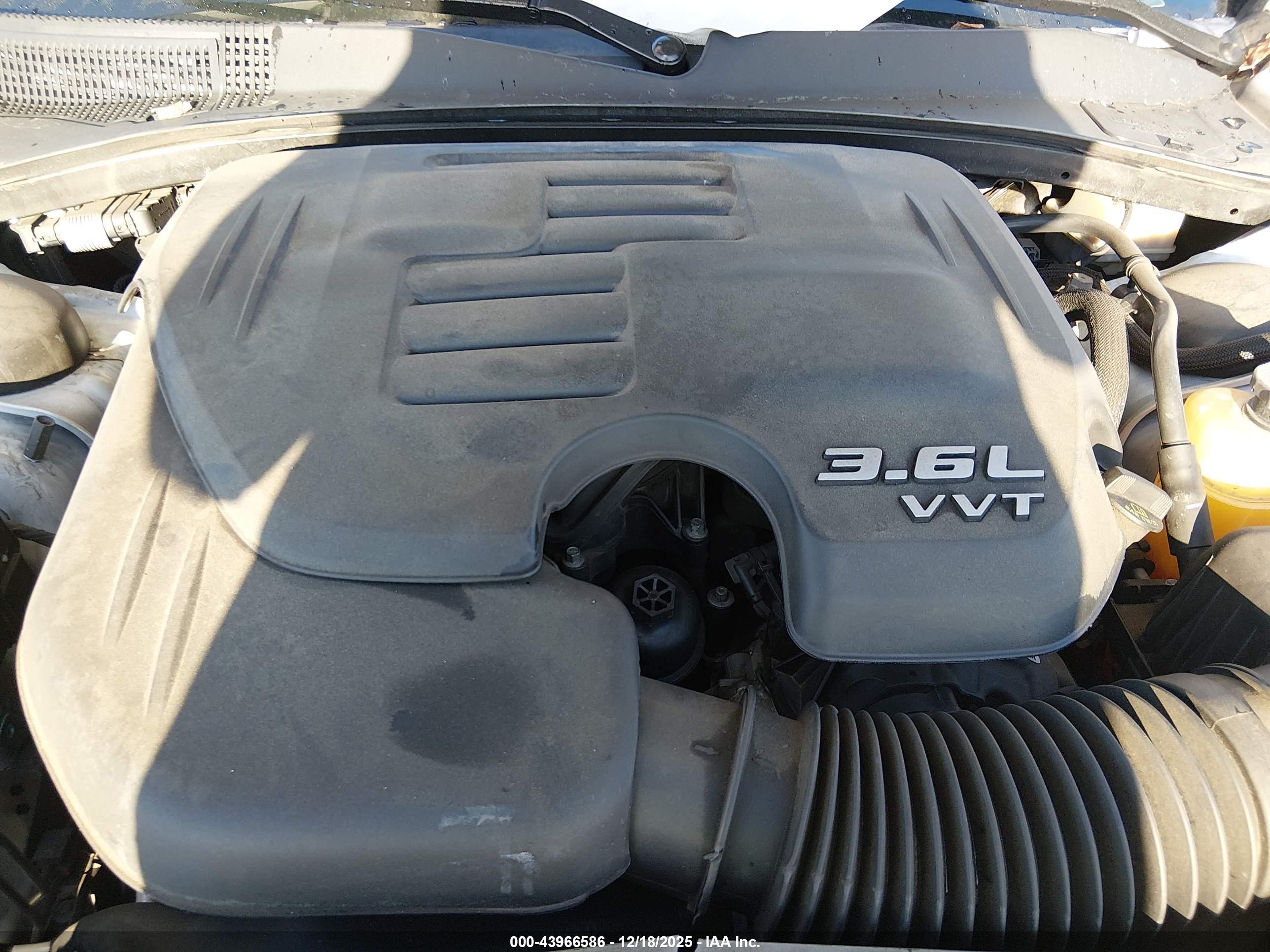 CHRYSLER 300 image 10