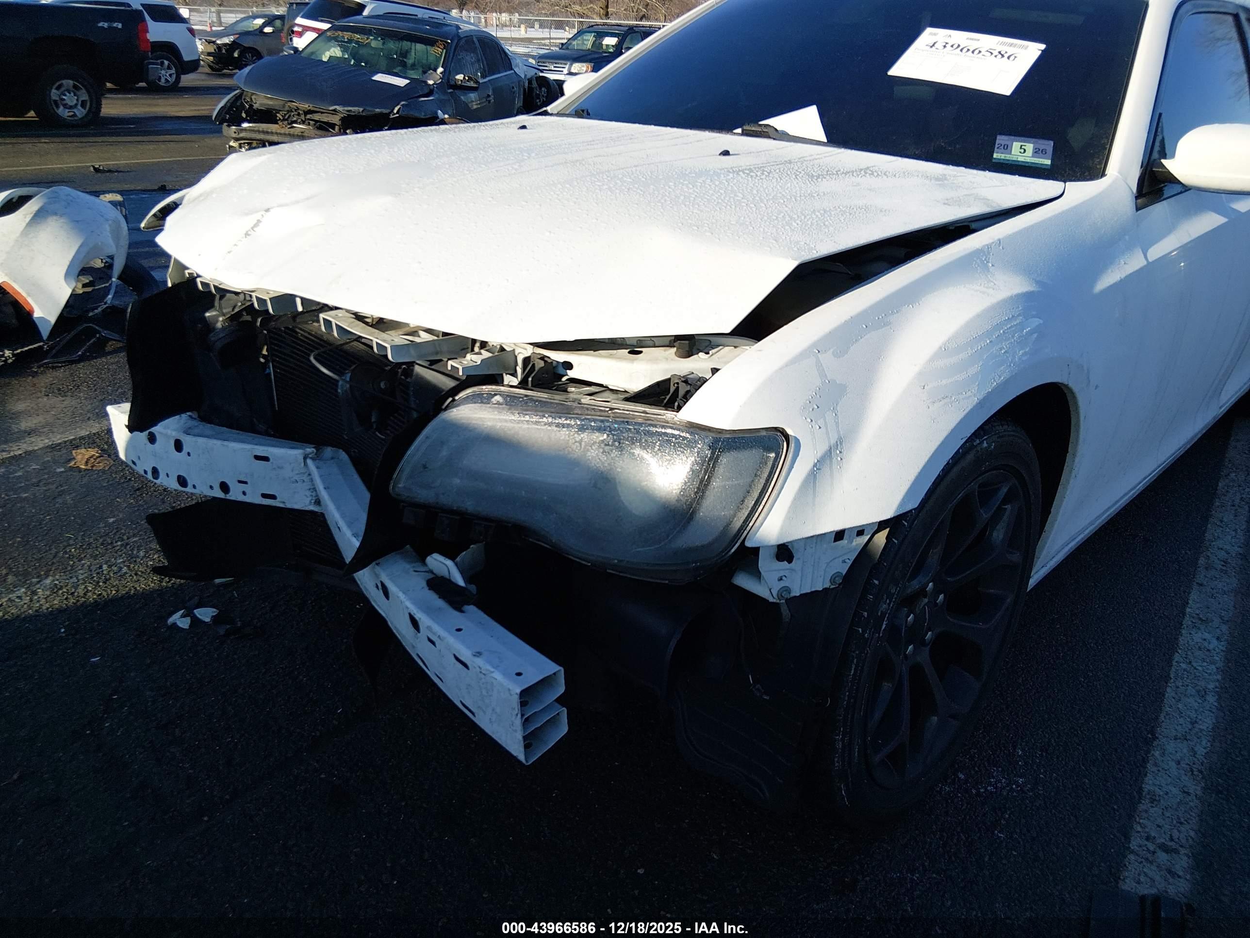 CHRYSLER 300 image 6