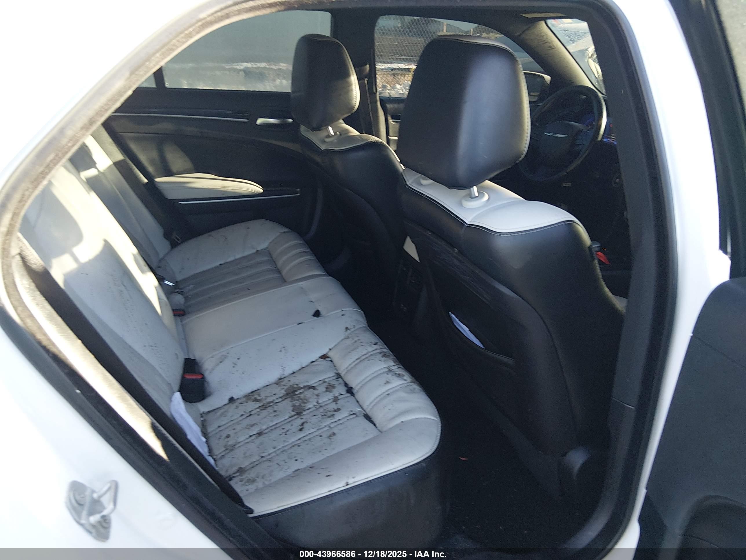 CHRYSLER 300 image 8