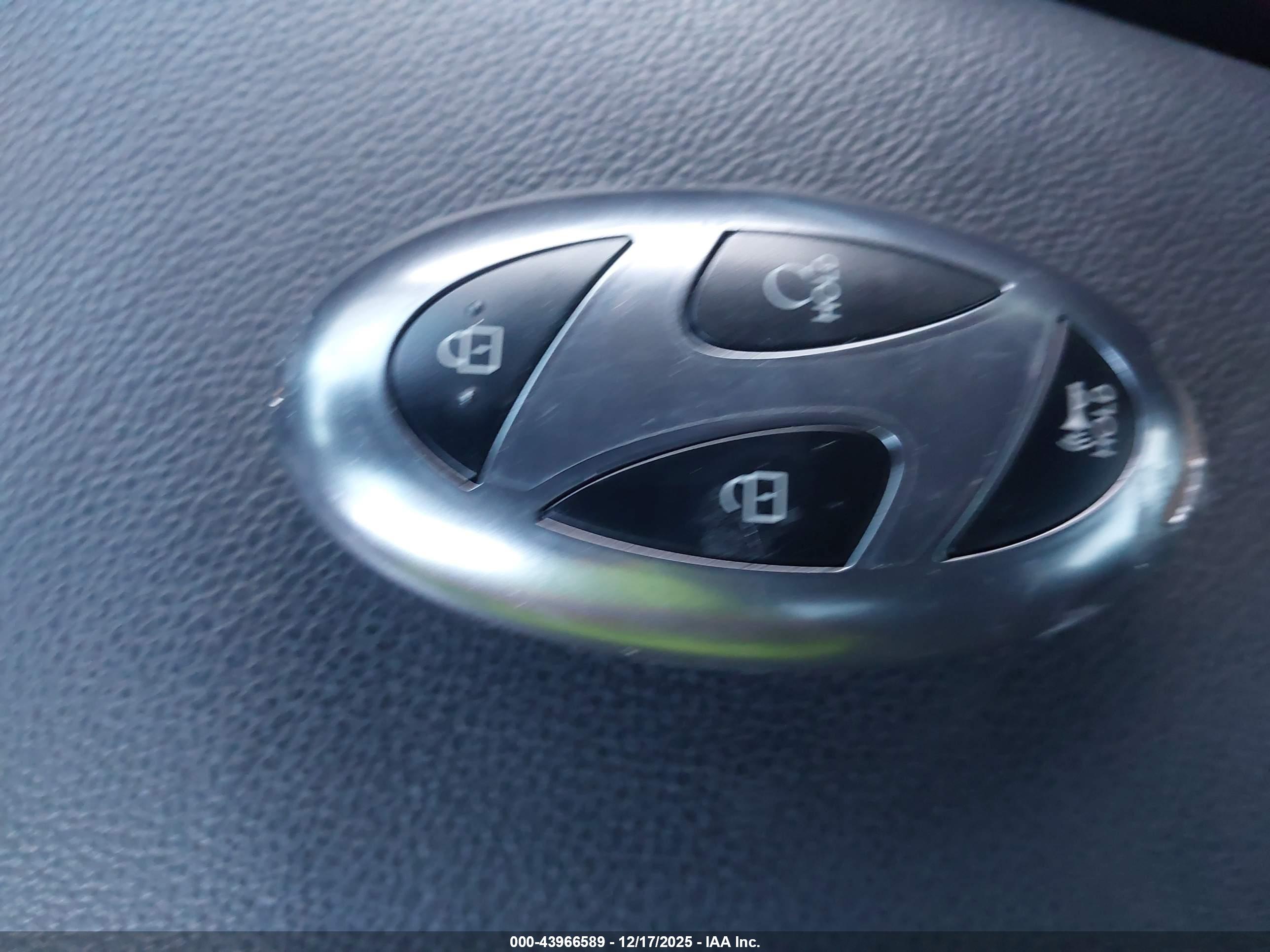 HYUNDAI ELANTRA image 11