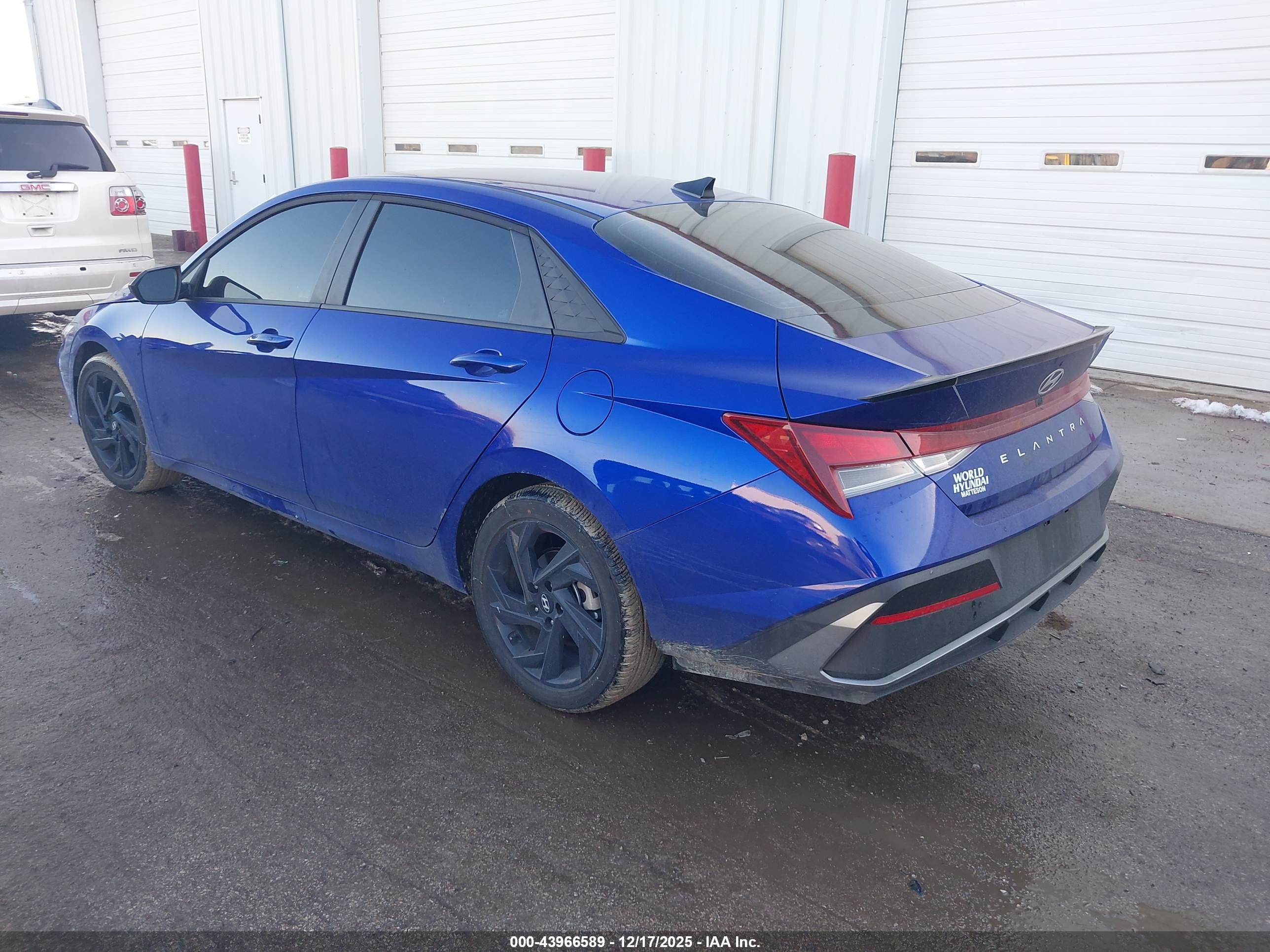 HYUNDAI ELANTRA image 3