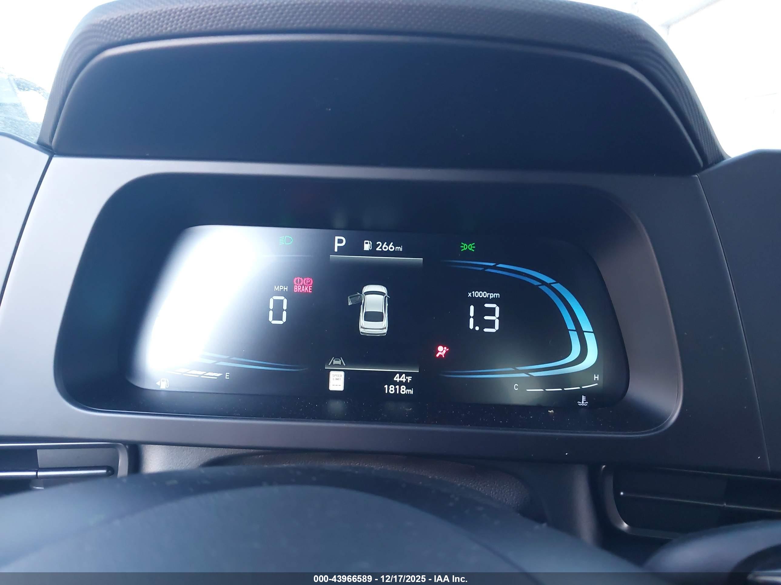 HYUNDAI ELANTRA image 7