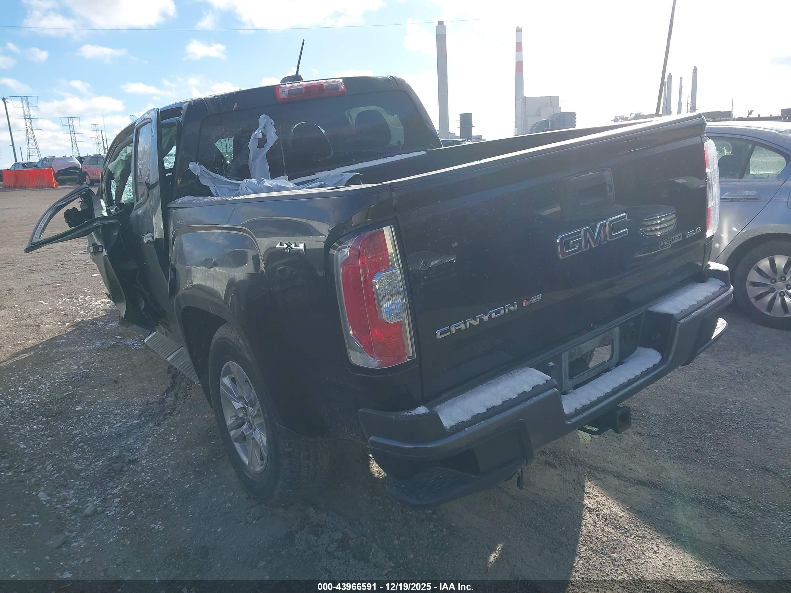GMC CANYON image 3