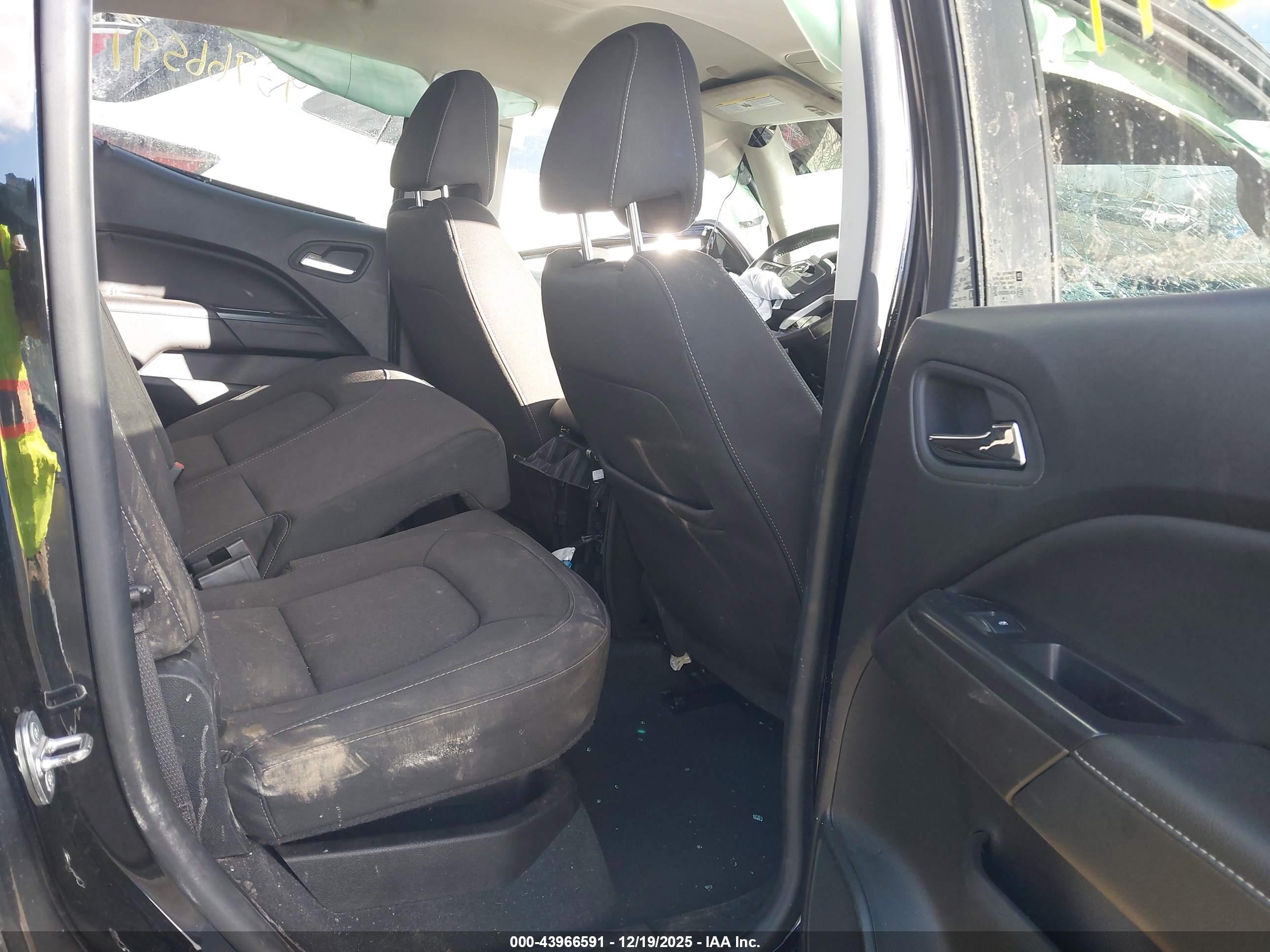 GMC CANYON image 8