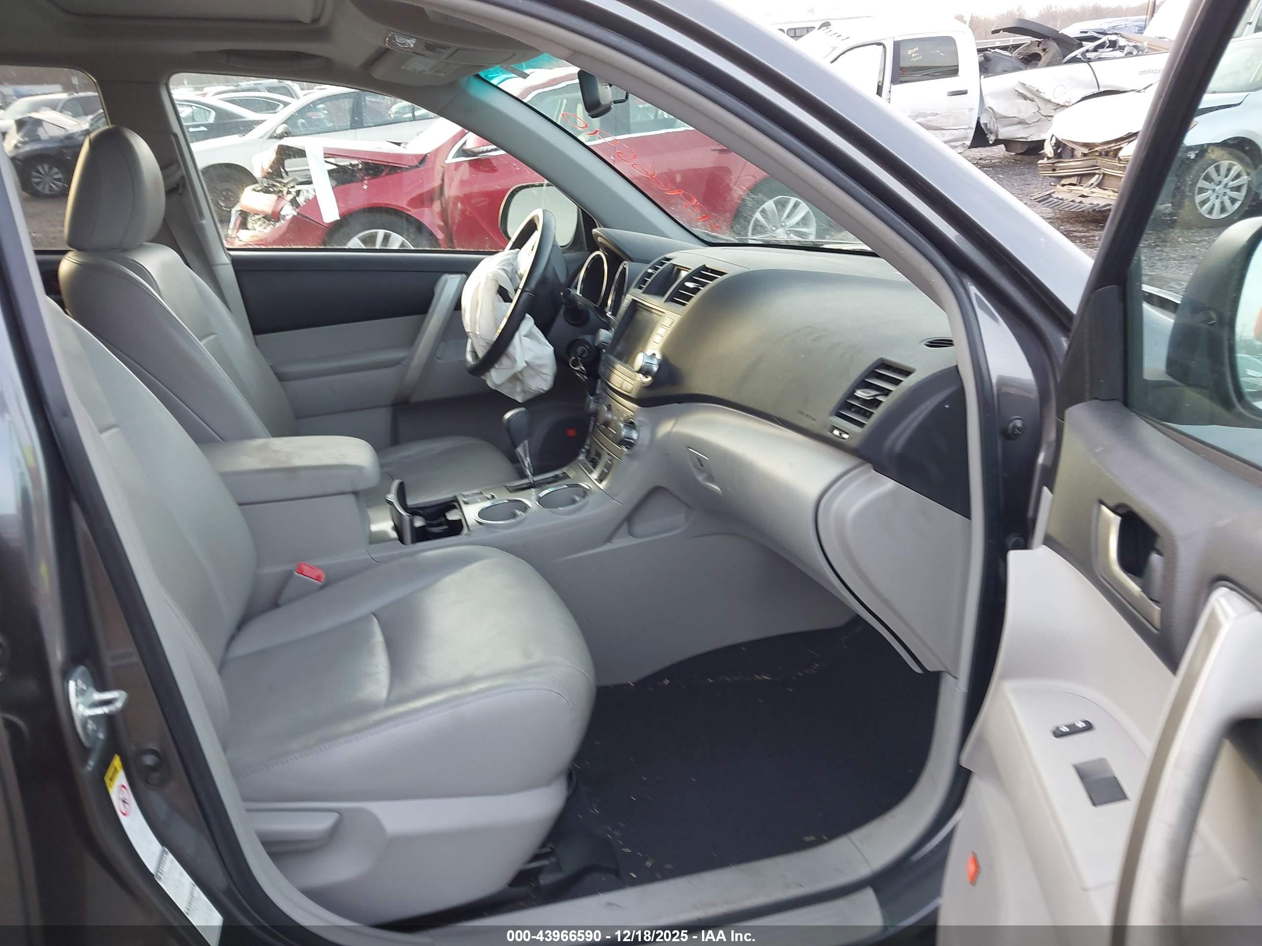 TOYOTA HIGHLANDER image 5