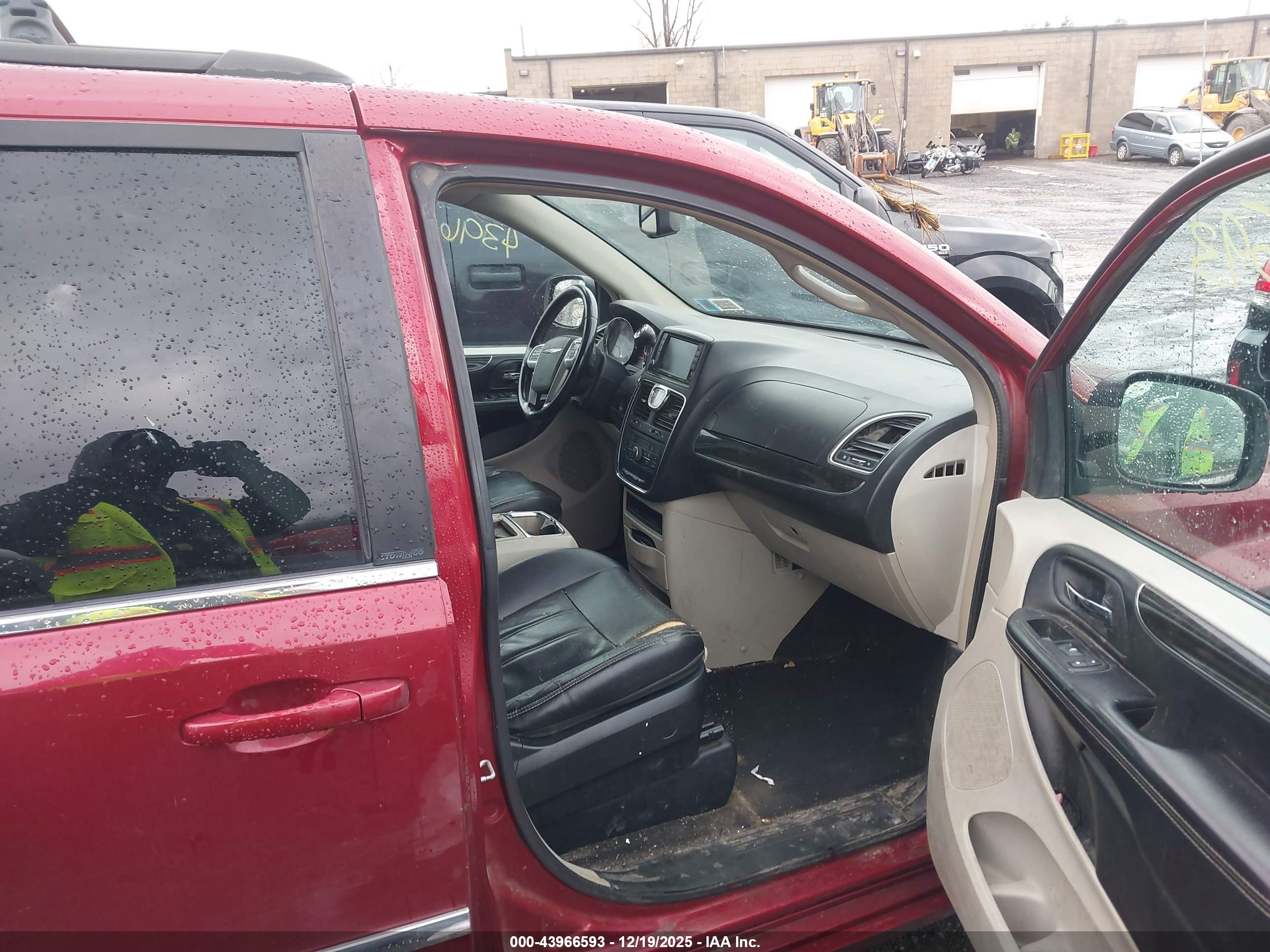 CHRYSLER TOWN image 5