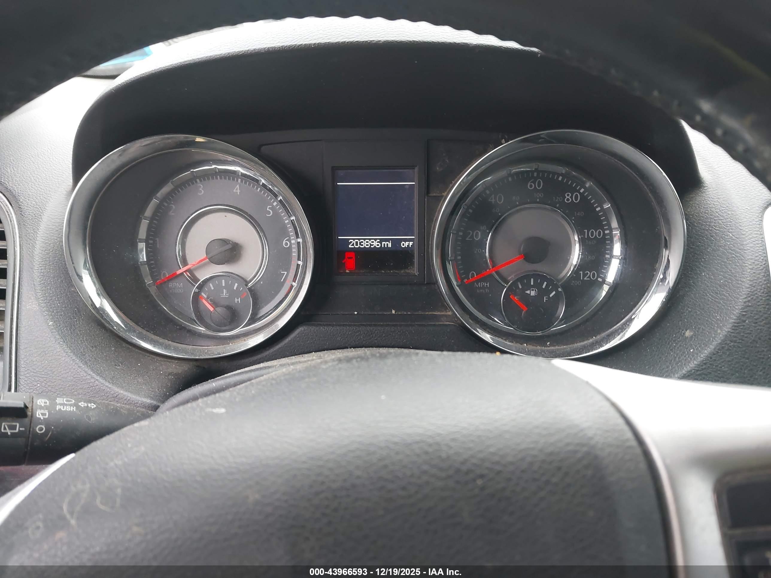 CHRYSLER TOWN image 7