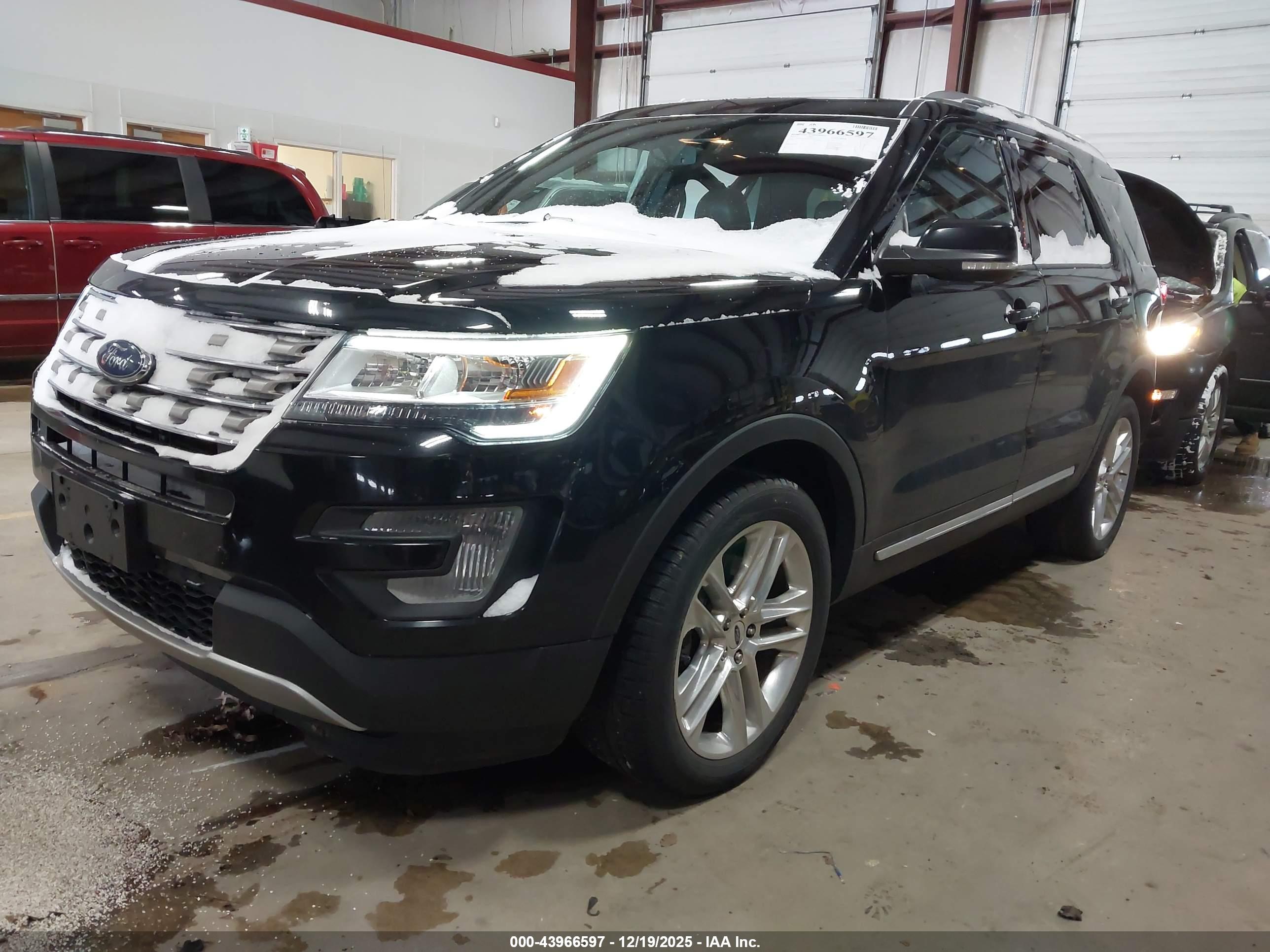 FORD EXPLORER image 2
