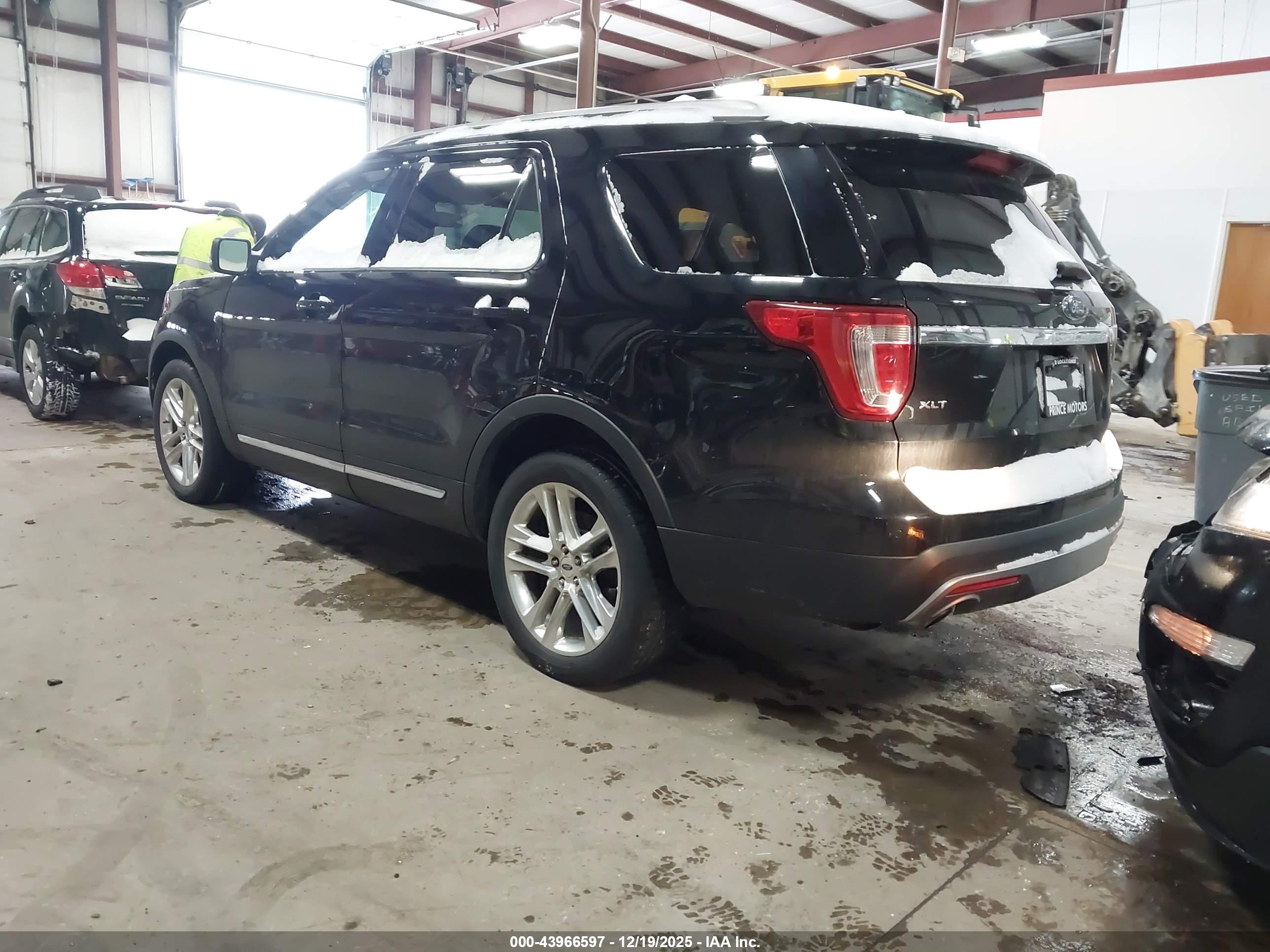 FORD EXPLORER image 3